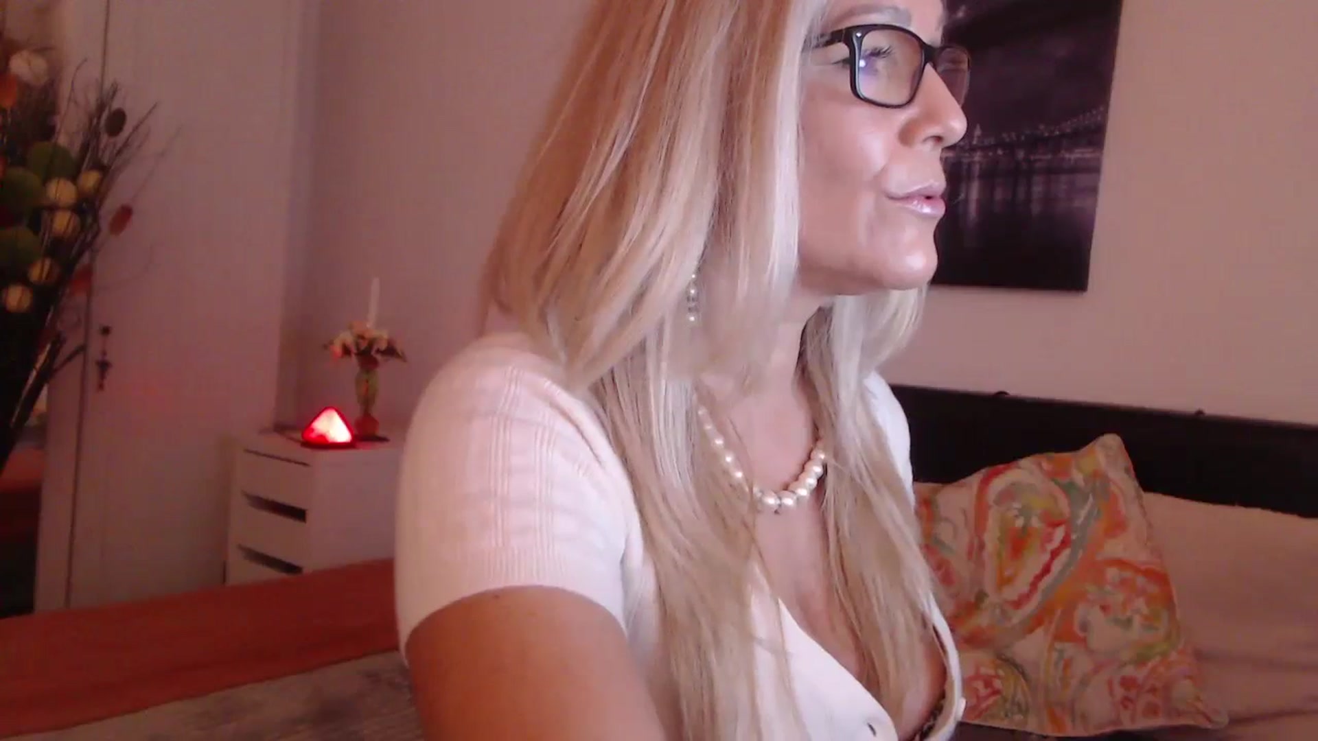 Gallery image thumbnail from Reeya71's myfreecams stream on, 10/27/2023, 03:53 image 15 of 20