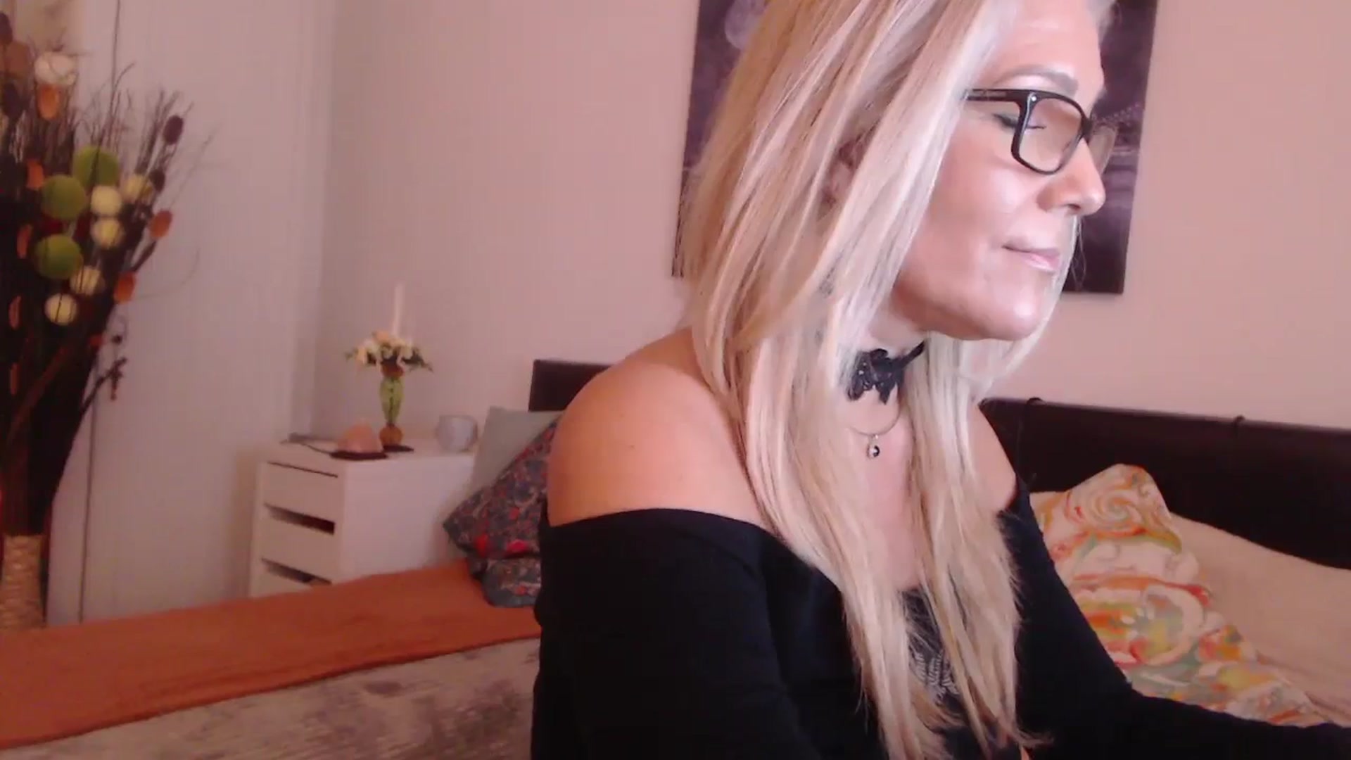 Gallery image thumbnail from Reeya71's myfreecams stream on, 10/31/2023, 07:24 image 7 of 20