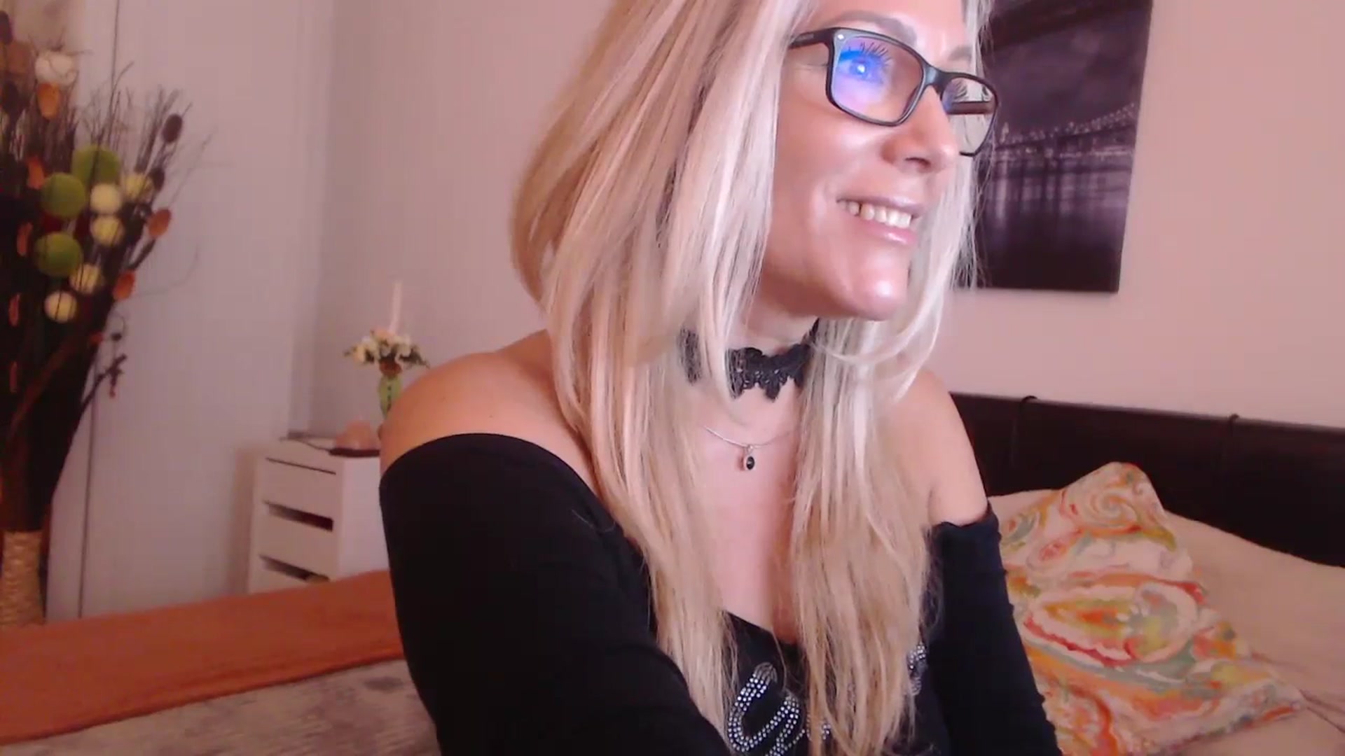 Gallery image thumbnail from Reeya71's myfreecams stream on, 10/31/2023, 07:24 image 14 of 20