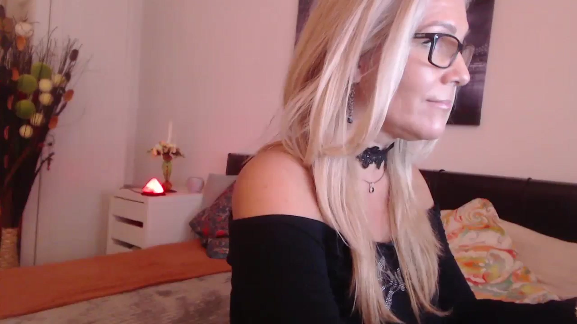 Gallery image thumbnail from Reeya71's myfreecams stream on, 10/31/2023, 07:24 image 9 of 20