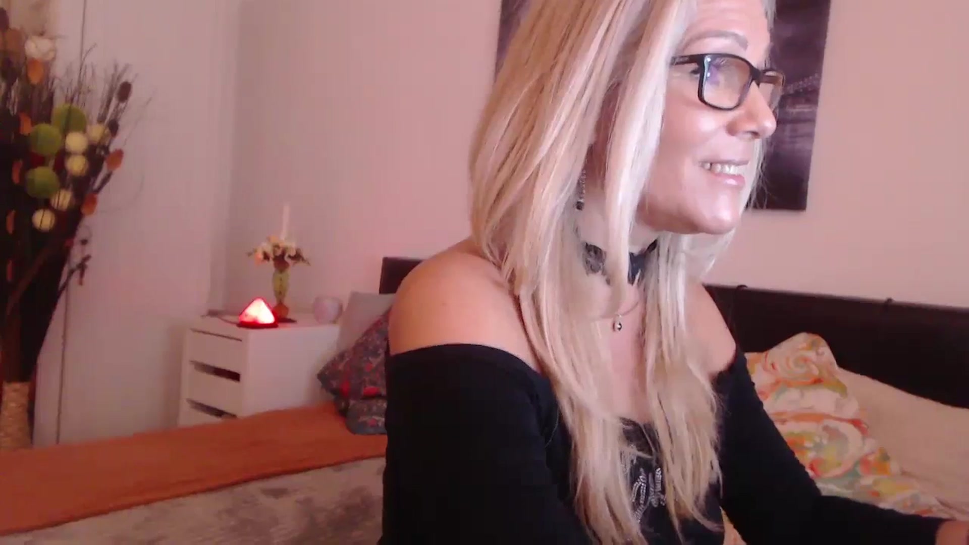 Gallery image thumbnail from Reeya71's myfreecams stream on, 10/31/2023, 07:24 image 15 of 20