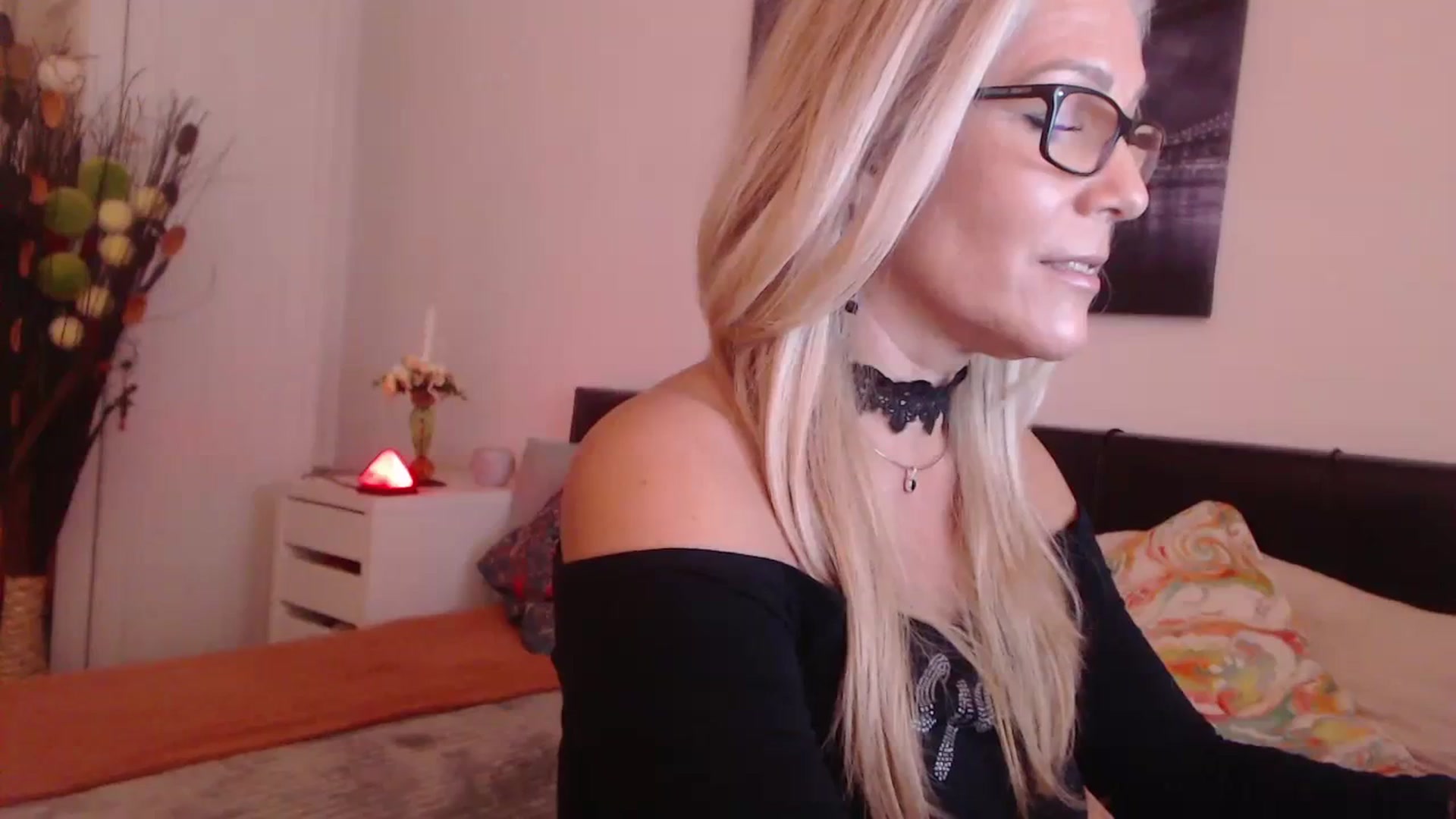 Gallery image thumbnail from Reeya71's myfreecams stream on, 10/31/2023, 07:24 image 12 of 20