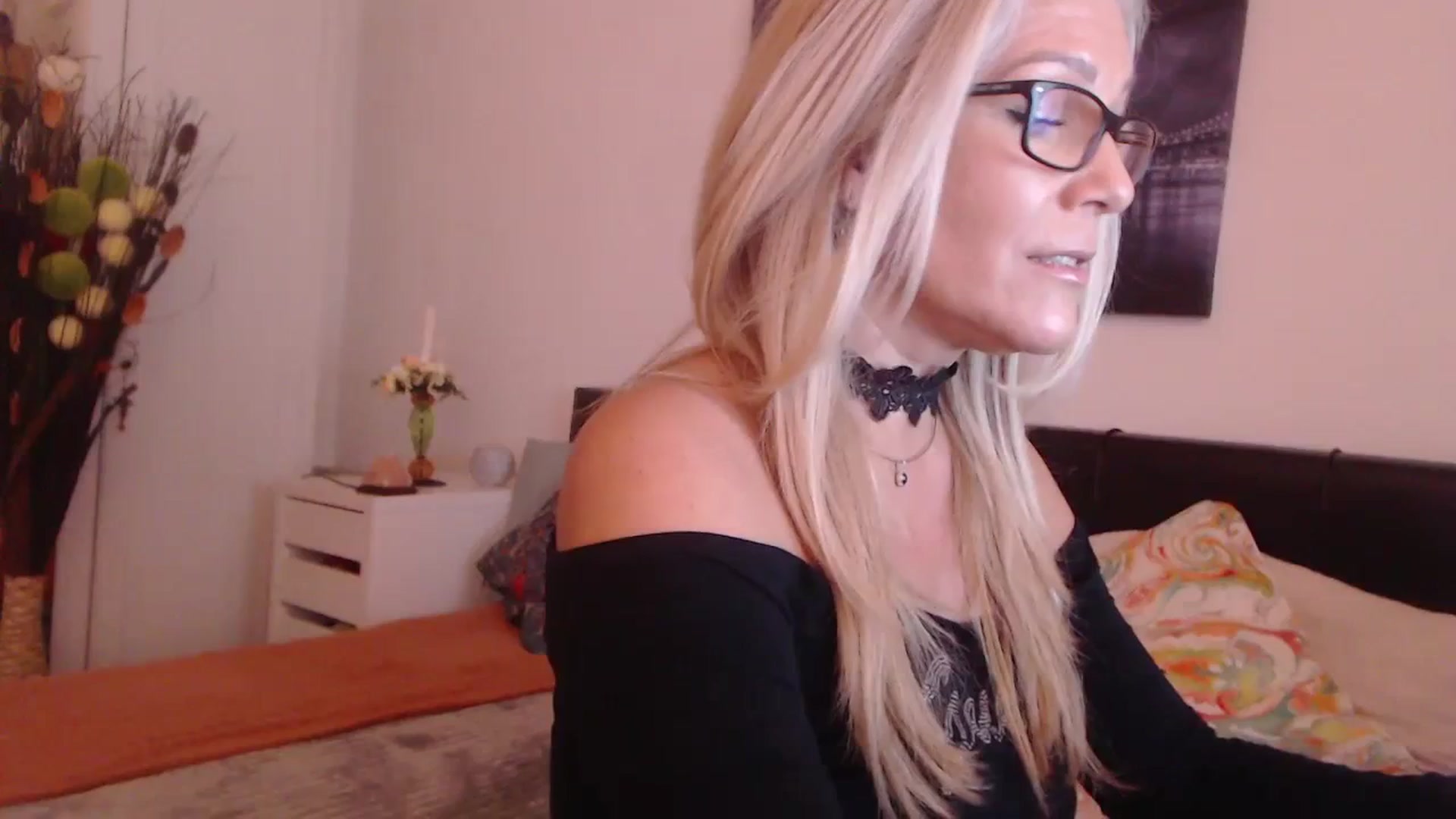 Gallery image thumbnail from Reeya71's myfreecams stream on, 10/31/2023, 07:24 image 1 of 20