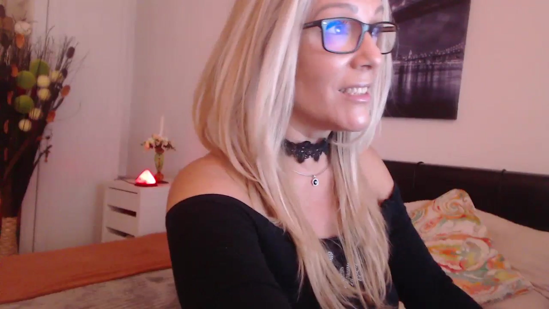 Gallery image thumbnail from Reeya71's myfreecams stream on, 10/31/2023, 07:24 image 6 of 20