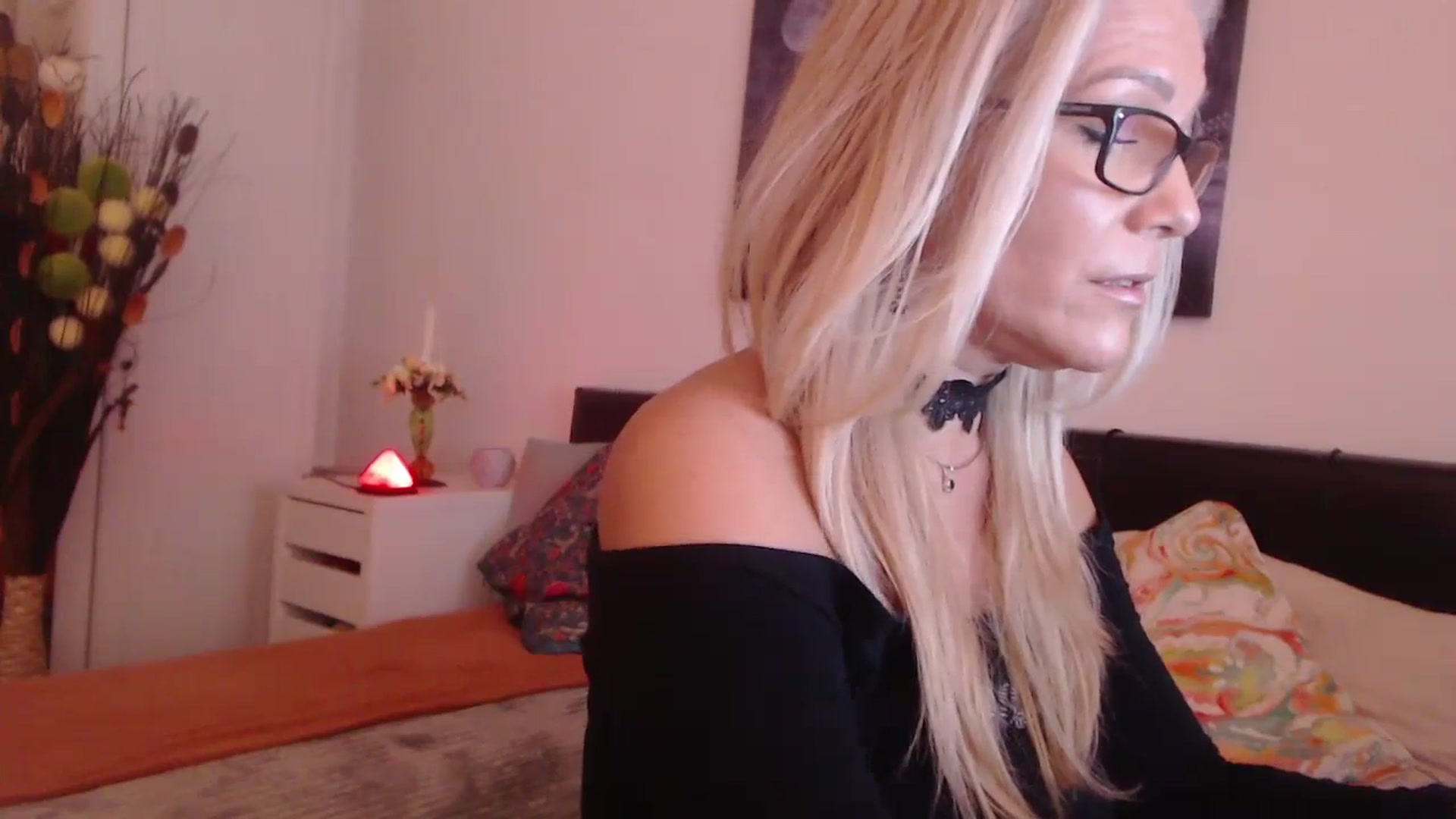 Gallery image thumbnail from Reeya71's myfreecams stream on, 10/31/2023, 07:24 image 11 of 20