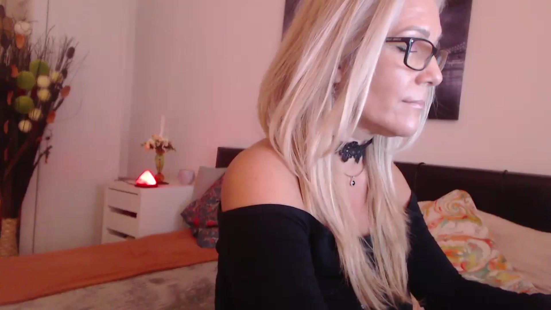 Gallery image thumbnail from Reeya71's myfreecams stream on, 10/31/2023, 07:24 image 5 of 20