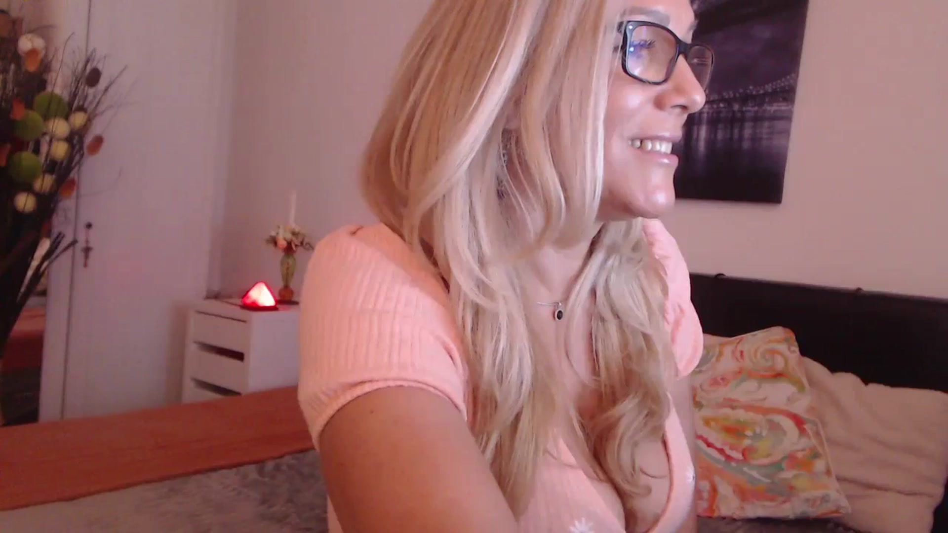 Gallery image thumbnail from Reeya71's myfreecams stream on, 11/16/2023, 08:15 image 12 of 20