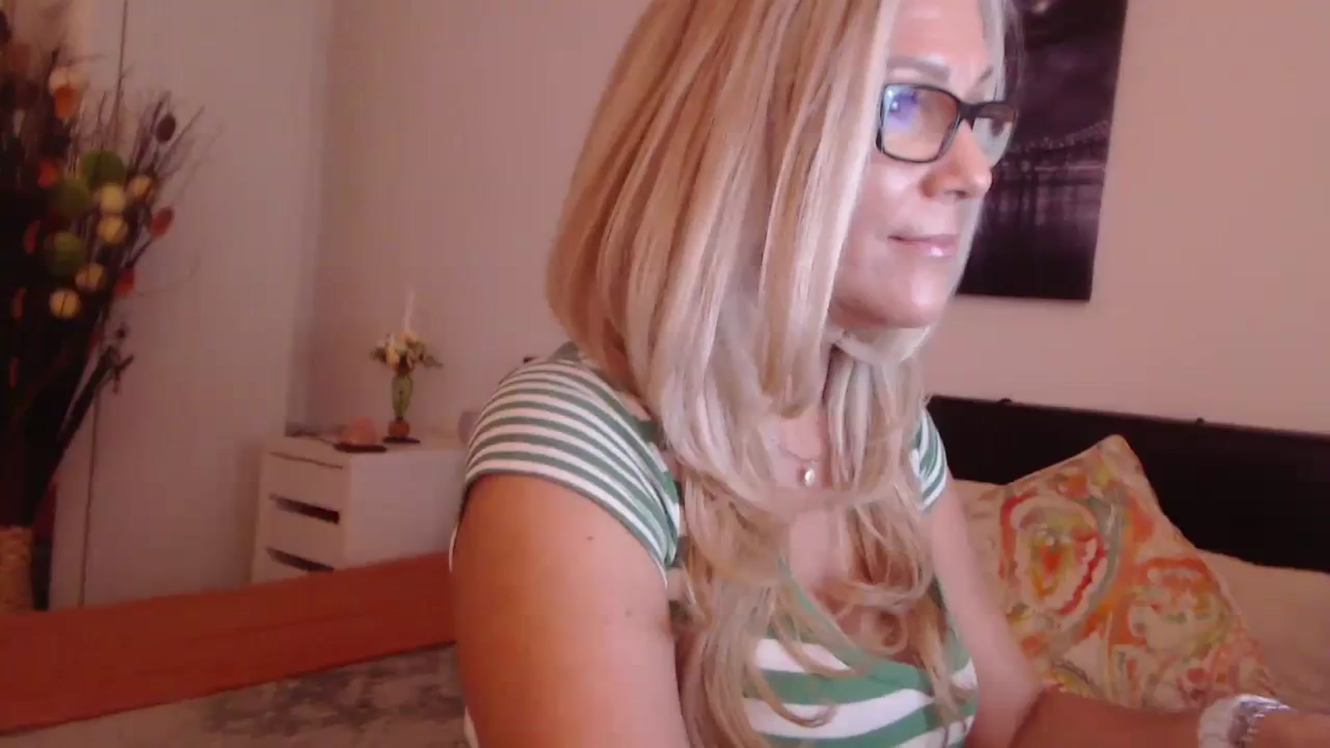 Gallery image thumbnail from Reeya71's myfreecams stream on, 11/17/2023, 06:26 image 3 of 20
