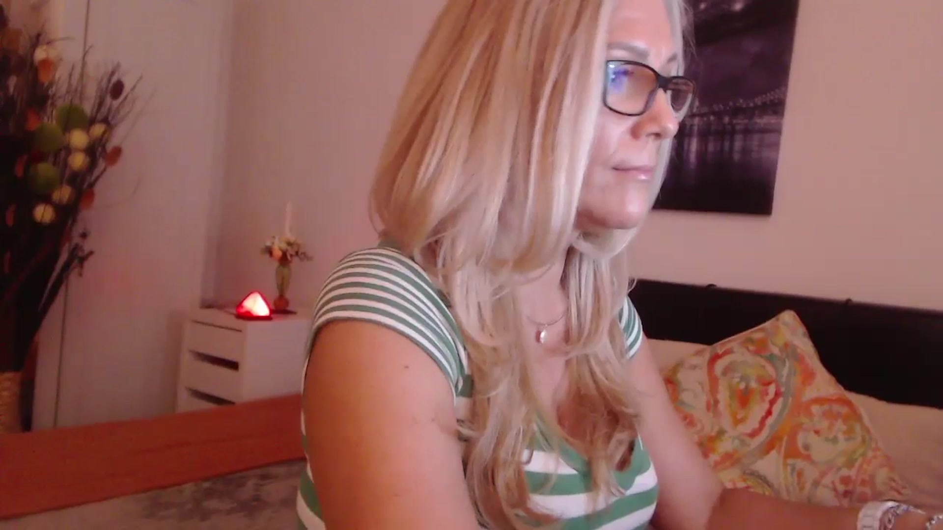 Gallery image thumbnail from Reeya71's myfreecams stream on, 11/17/2023, 06:26 image 13 of 20