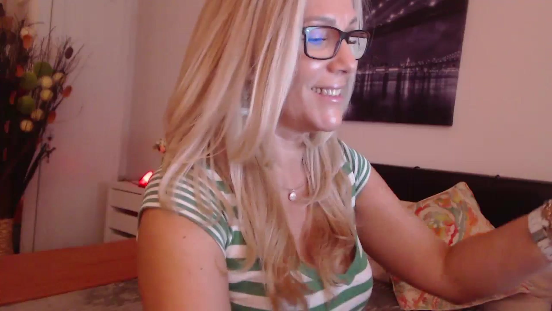 Gallery image thumbnail from Reeya71's myfreecams stream on, 11/17/2023, 06:26 image 11 of 20