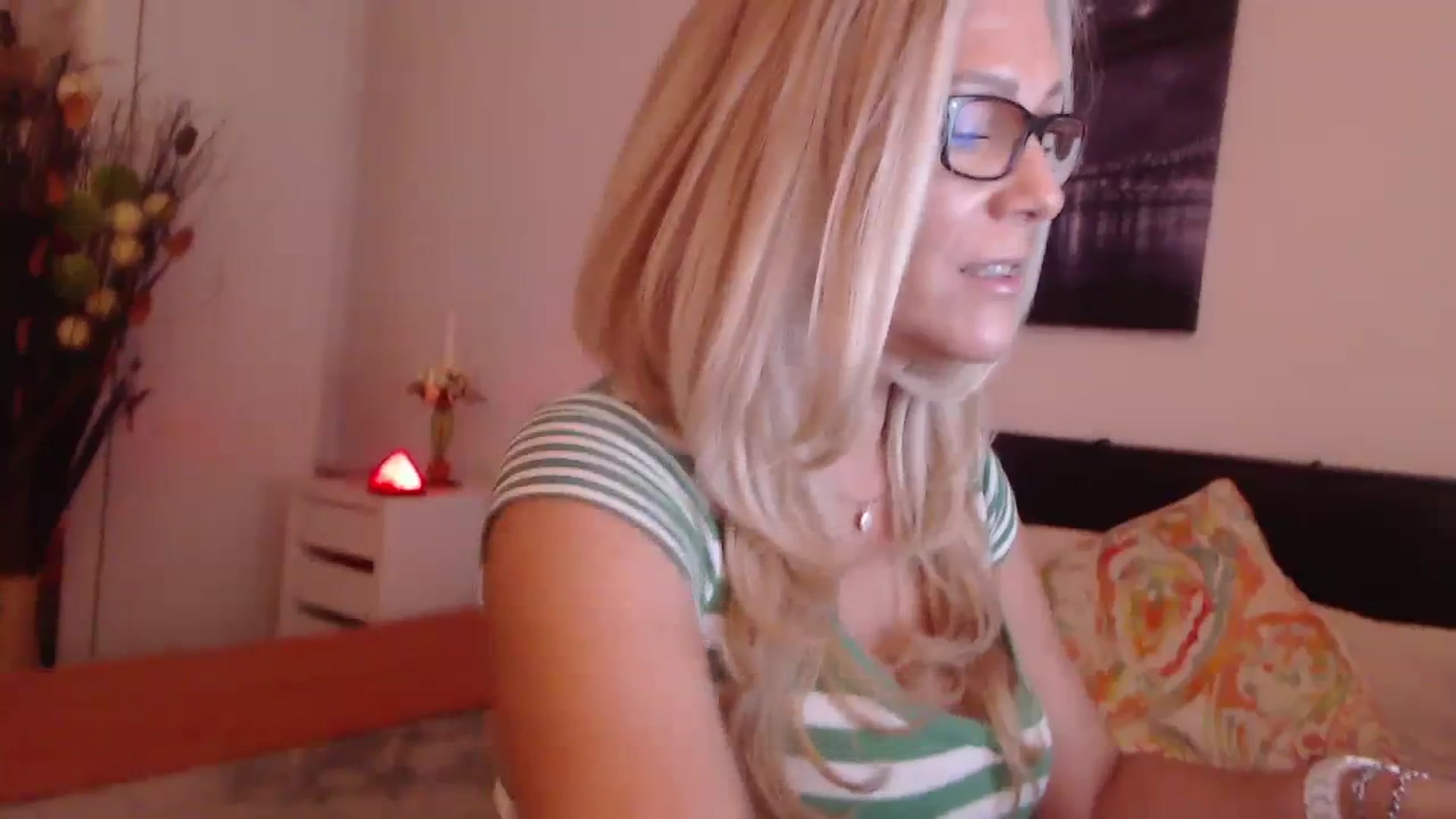 Gallery image thumbnail from Reeya71's myfreecams stream on, 11/17/2023, 06:26 image 2 of 20