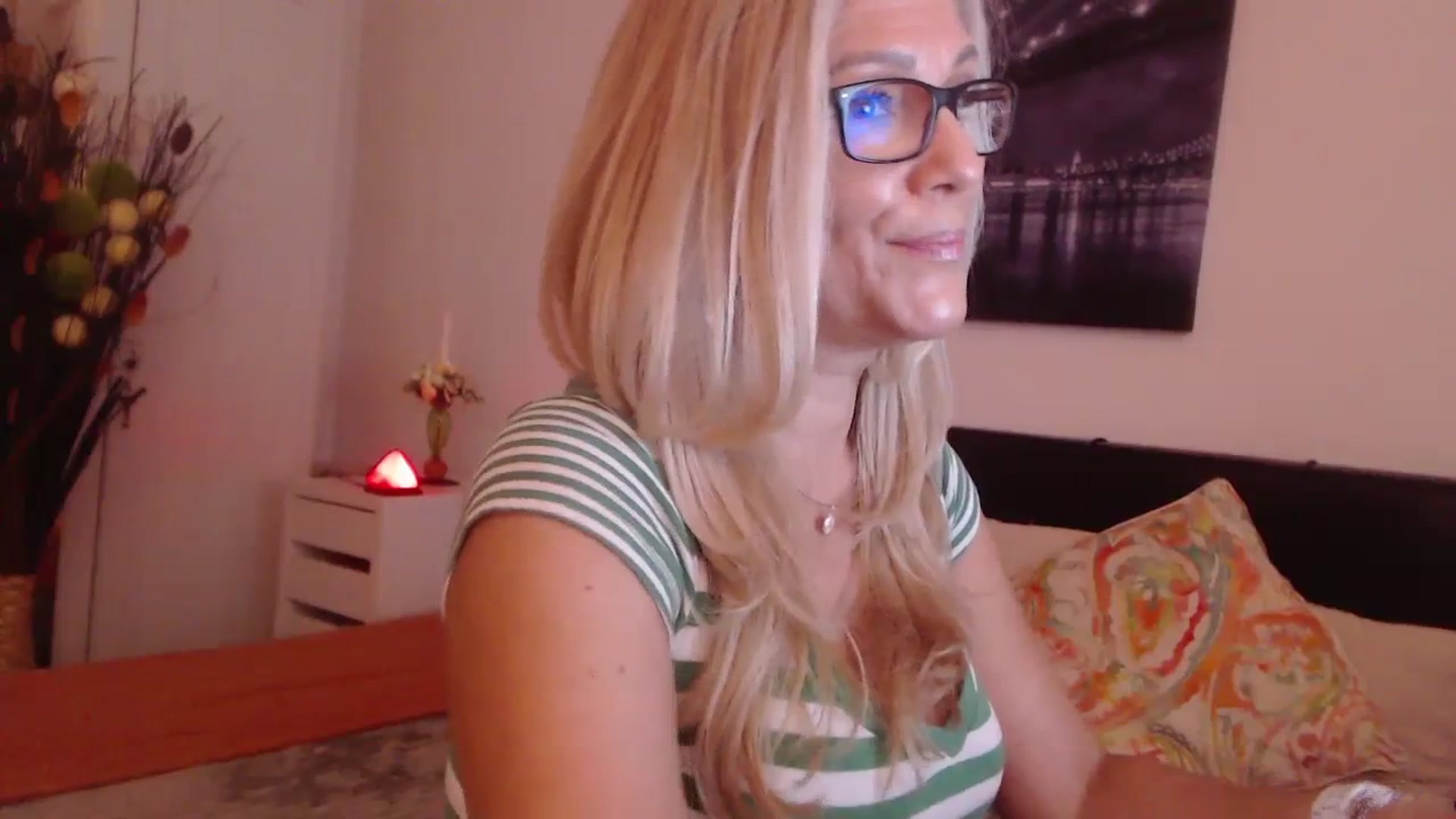 Gallery image thumbnail from Reeya71's myfreecams stream on, 11/17/2023, 06:26 image 16 of 20