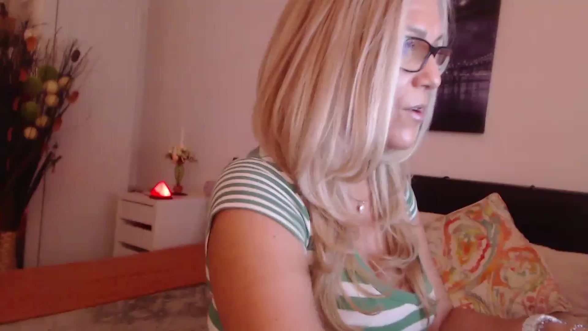 Gallery image thumbnail from Reeya71's myfreecams stream on, 11/17/2023, 06:26 image 1 of 20