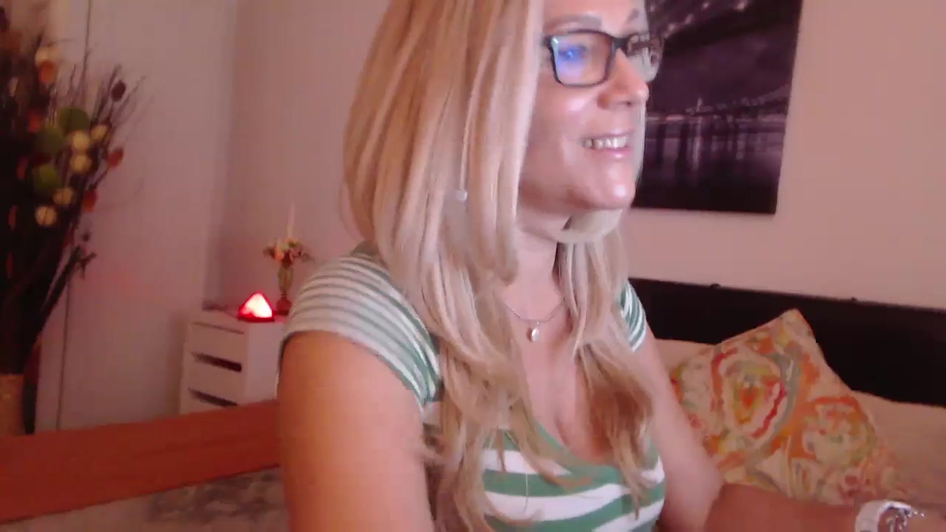 Gallery image thumbnail from Reeya71's myfreecams stream on, 11/17/2023, 06:26 image 4 of 20