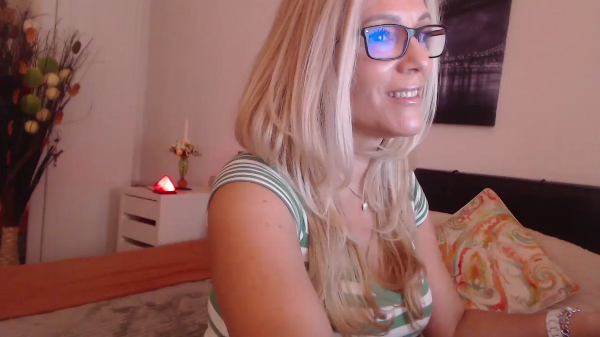 Gallery image thumbnail from Reeya71's myfreecams stream on, 11/17/2023, 09:17 image 5 of 20