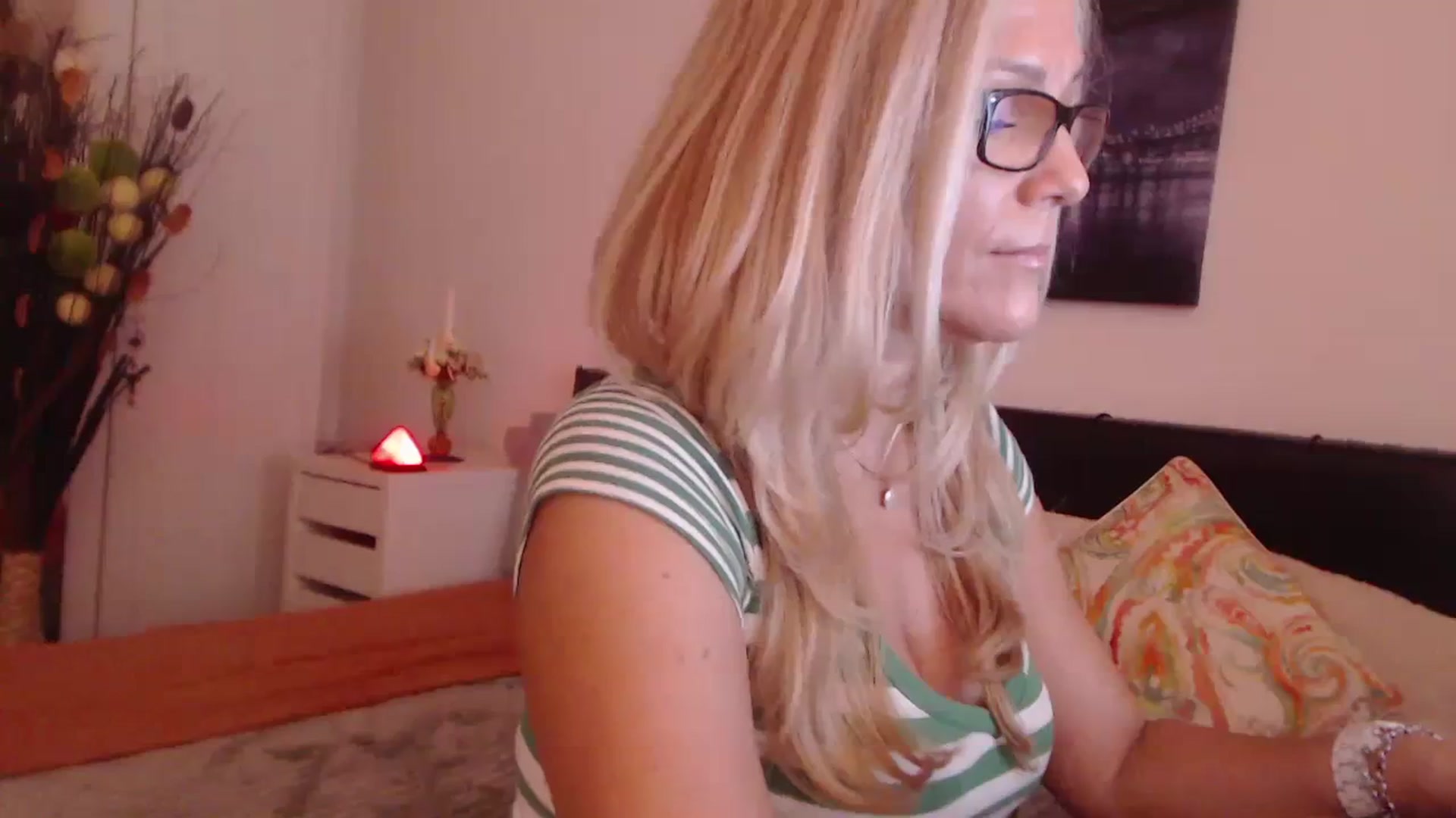 Gallery image thumbnail from Reeya71's myfreecams stream on, 11/17/2023, 09:17 image 17 of 20