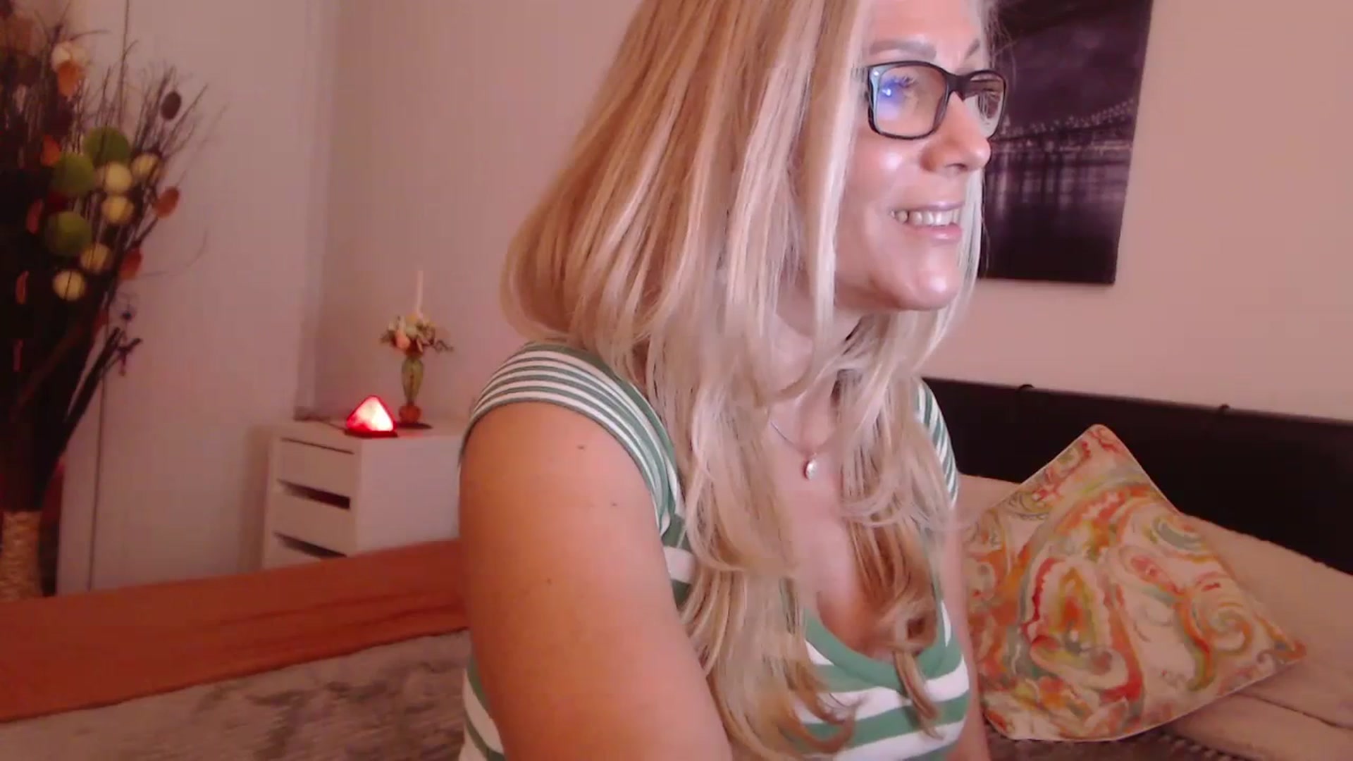 Gallery image thumbnail from Reeya71's myfreecams stream on, 11/17/2023, 09:17 image 18 of 20