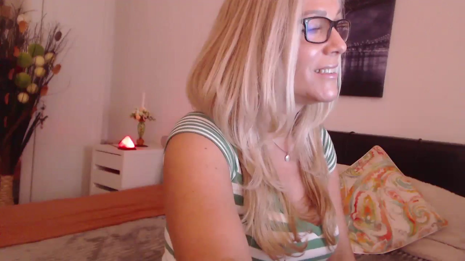 Gallery image thumbnail from Reeya71's myfreecams stream on, 11/17/2023, 09:17 image 9 of 20