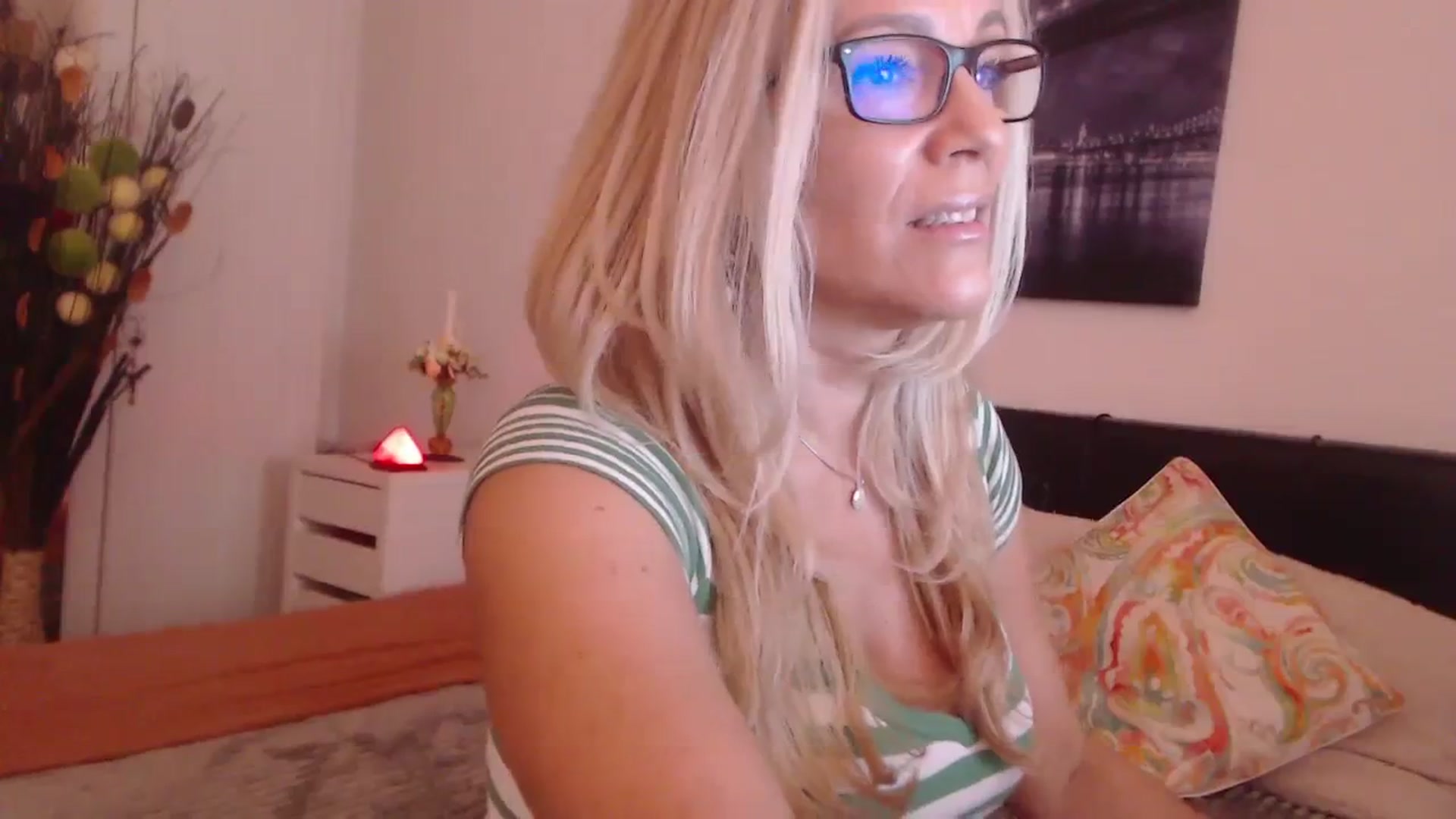Gallery image thumbnail from Reeya71's myfreecams stream on, 11/17/2023, 09:17 image 3 of 20
