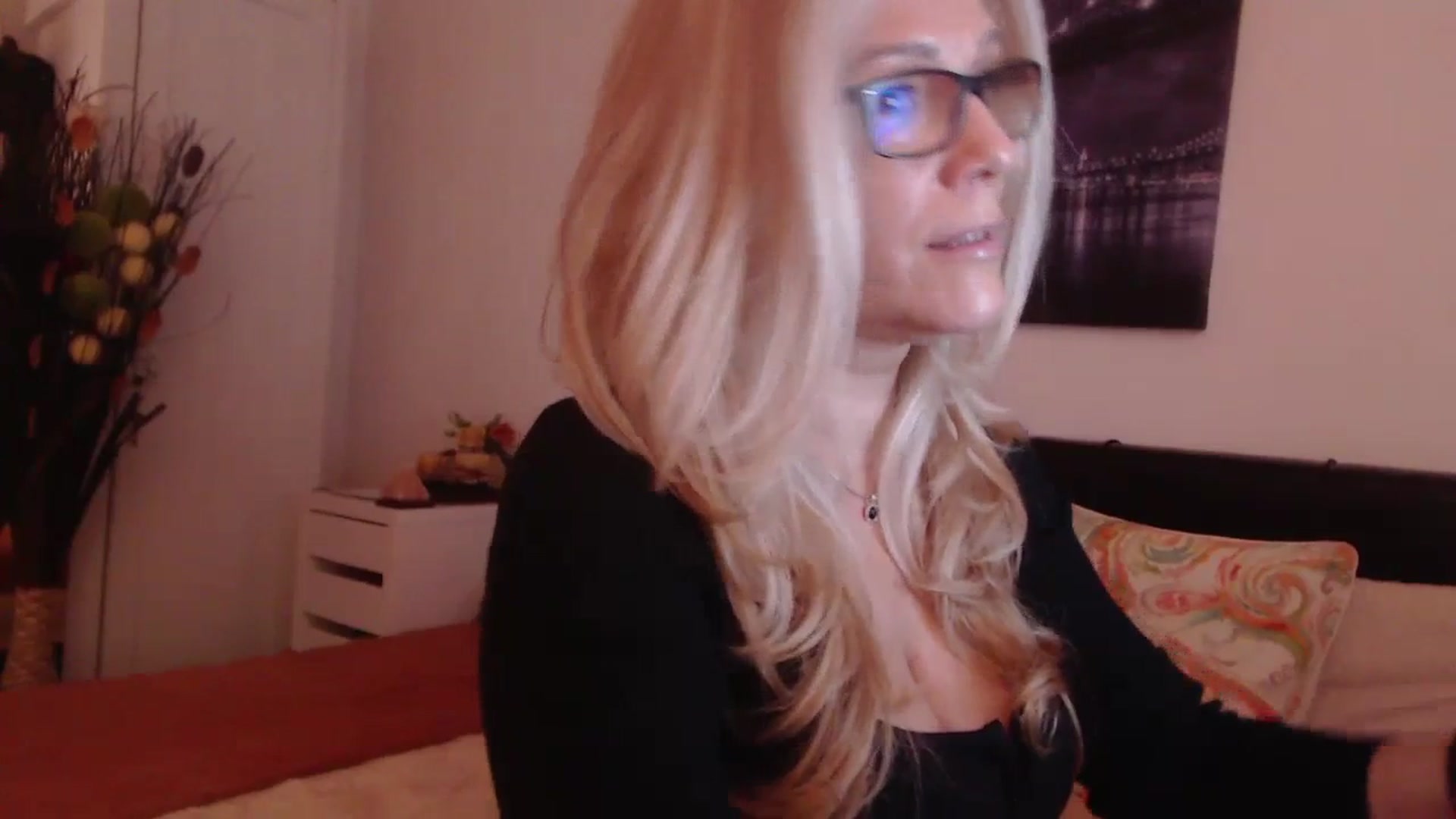 Gallery image thumbnail from Reeya71's myfreecams stream on, 12/12/2023, 05:38 image 4 of 20