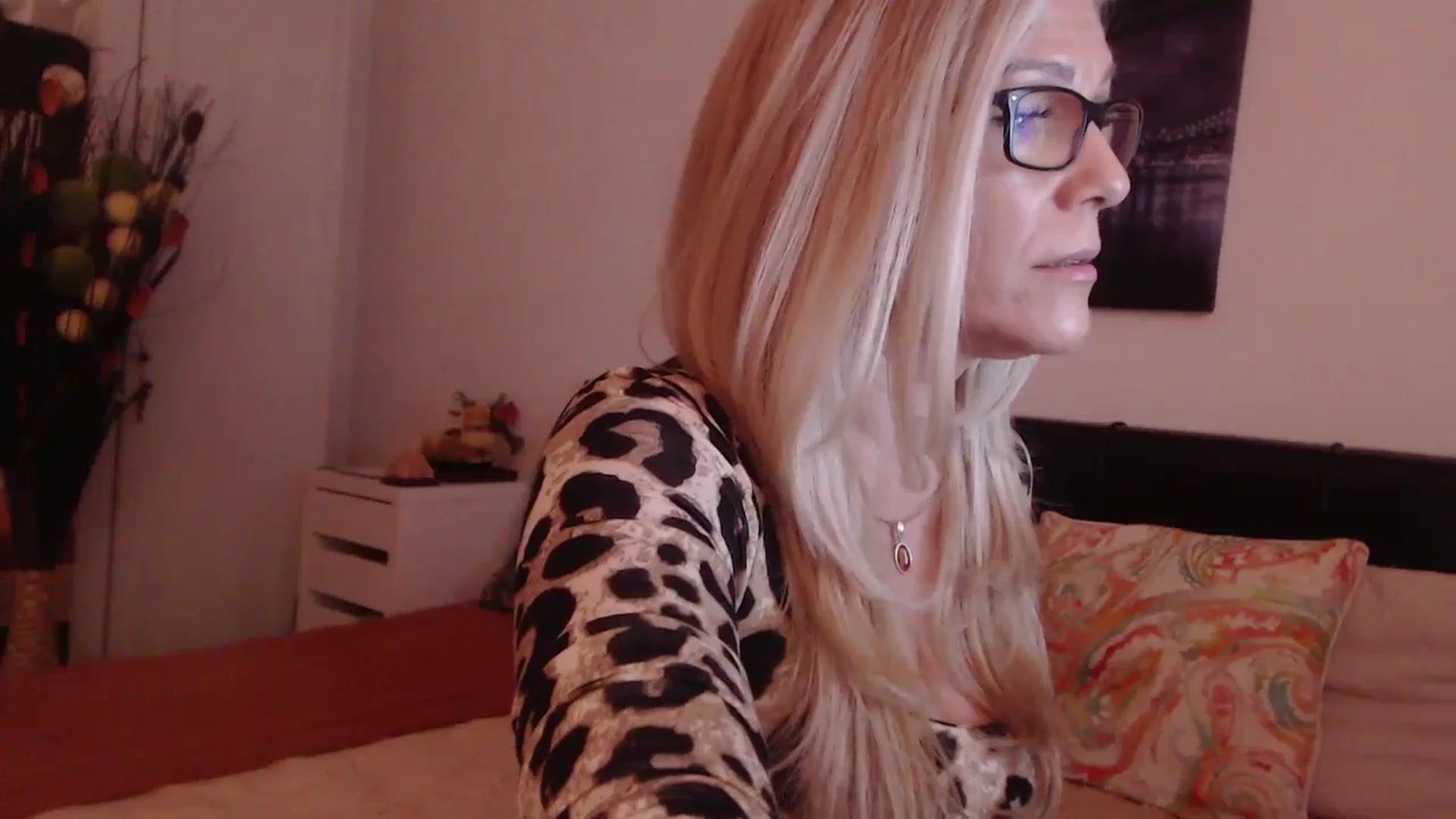 Gallery image thumbnail from Reeya71's myfreecams stream on, 12/15/2023, 24:25 image 8 of 20