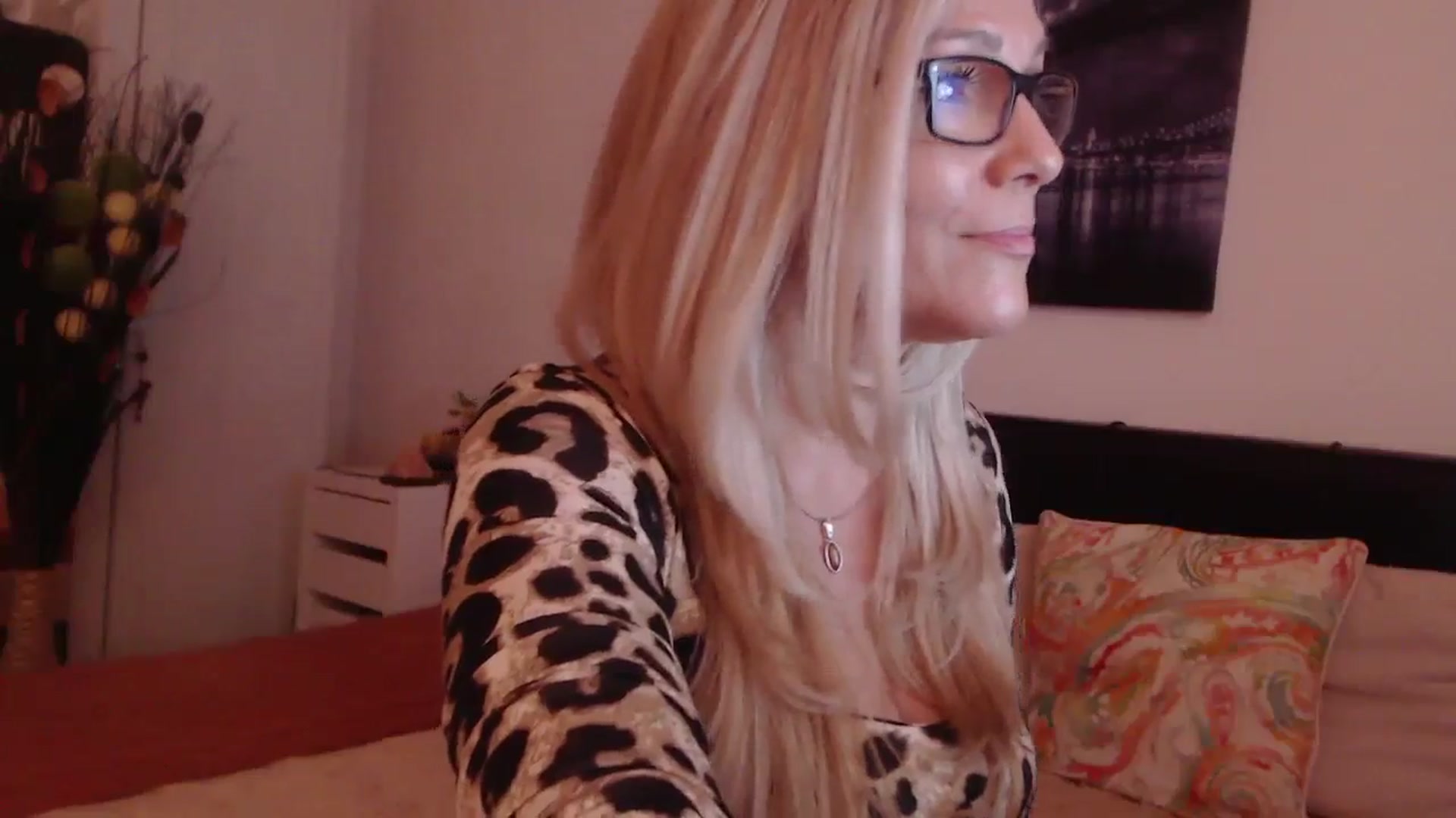 Gallery image thumbnail from Reeya71's myfreecams stream on, 12/15/2023, 24:25 image 16 of 20