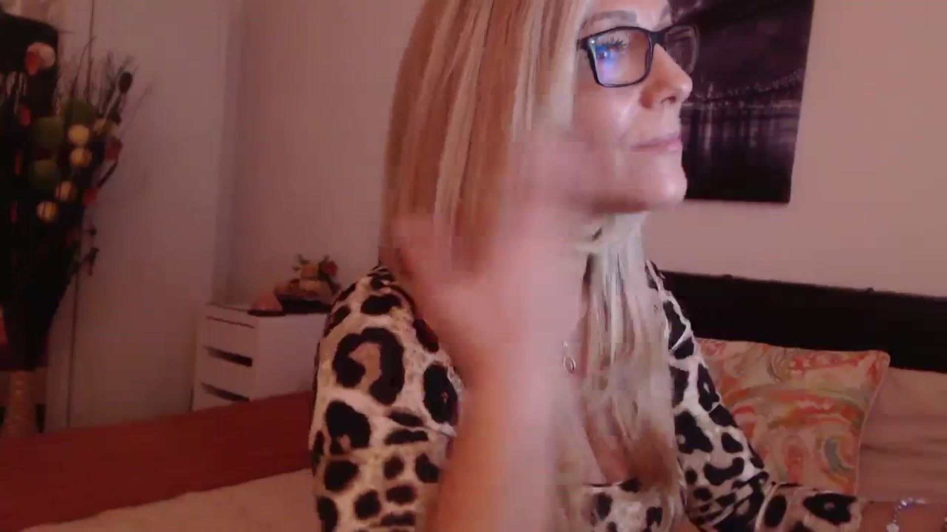 Gallery image thumbnail from Reeya71's myfreecams stream on, 12/15/2023, 24:25 image 11 of 20