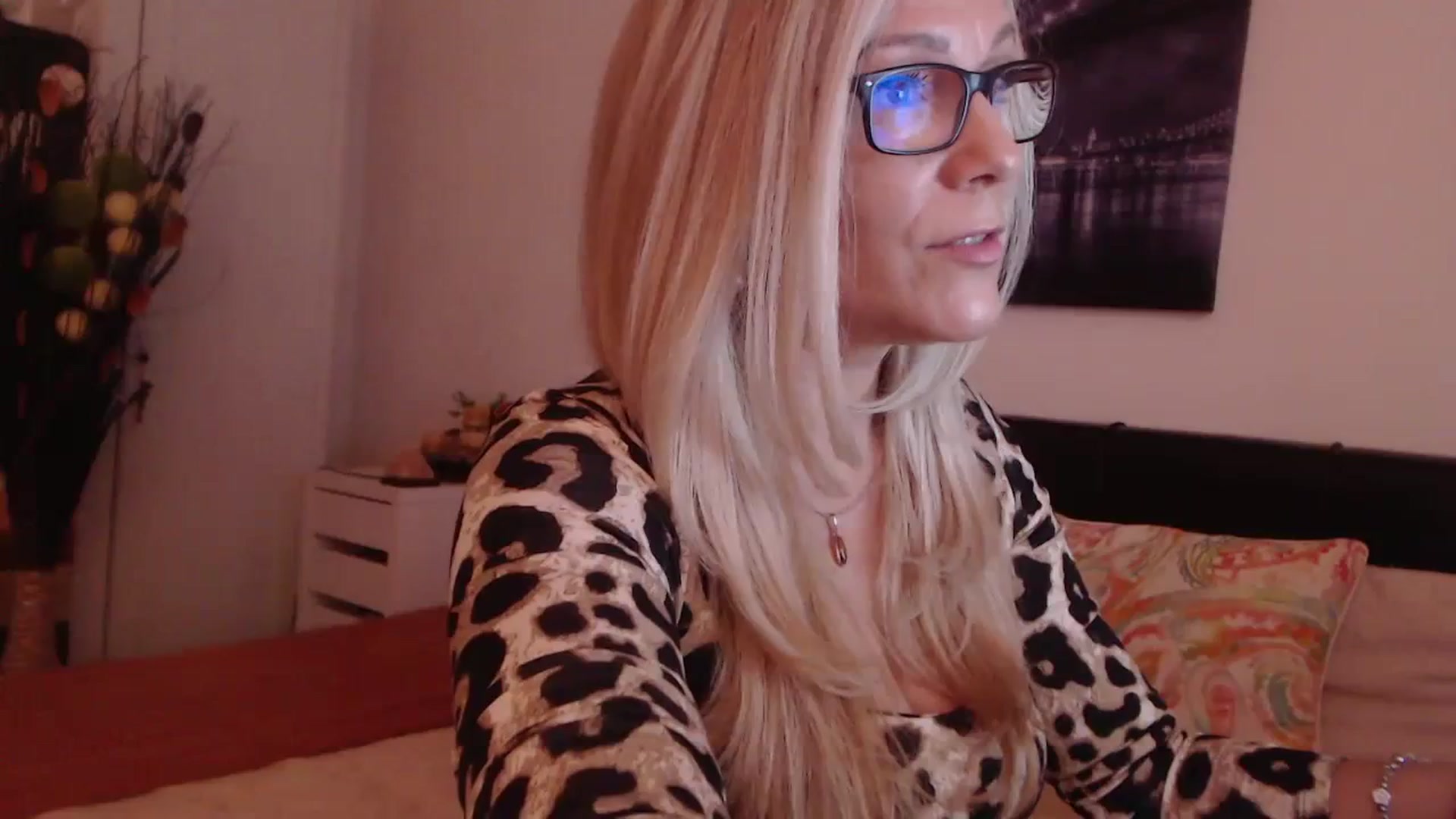 Gallery image thumbnail from Reeya71's myfreecams stream on, 12/15/2023, 24:25 image 13 of 20