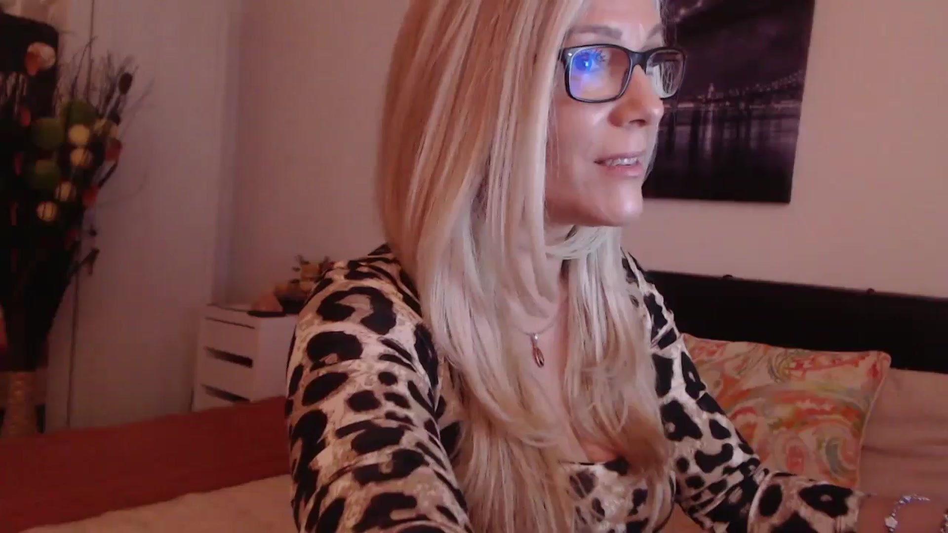 Gallery image thumbnail from Reeya71's myfreecams stream on, 12/15/2023, 24:25 image 14 of 20