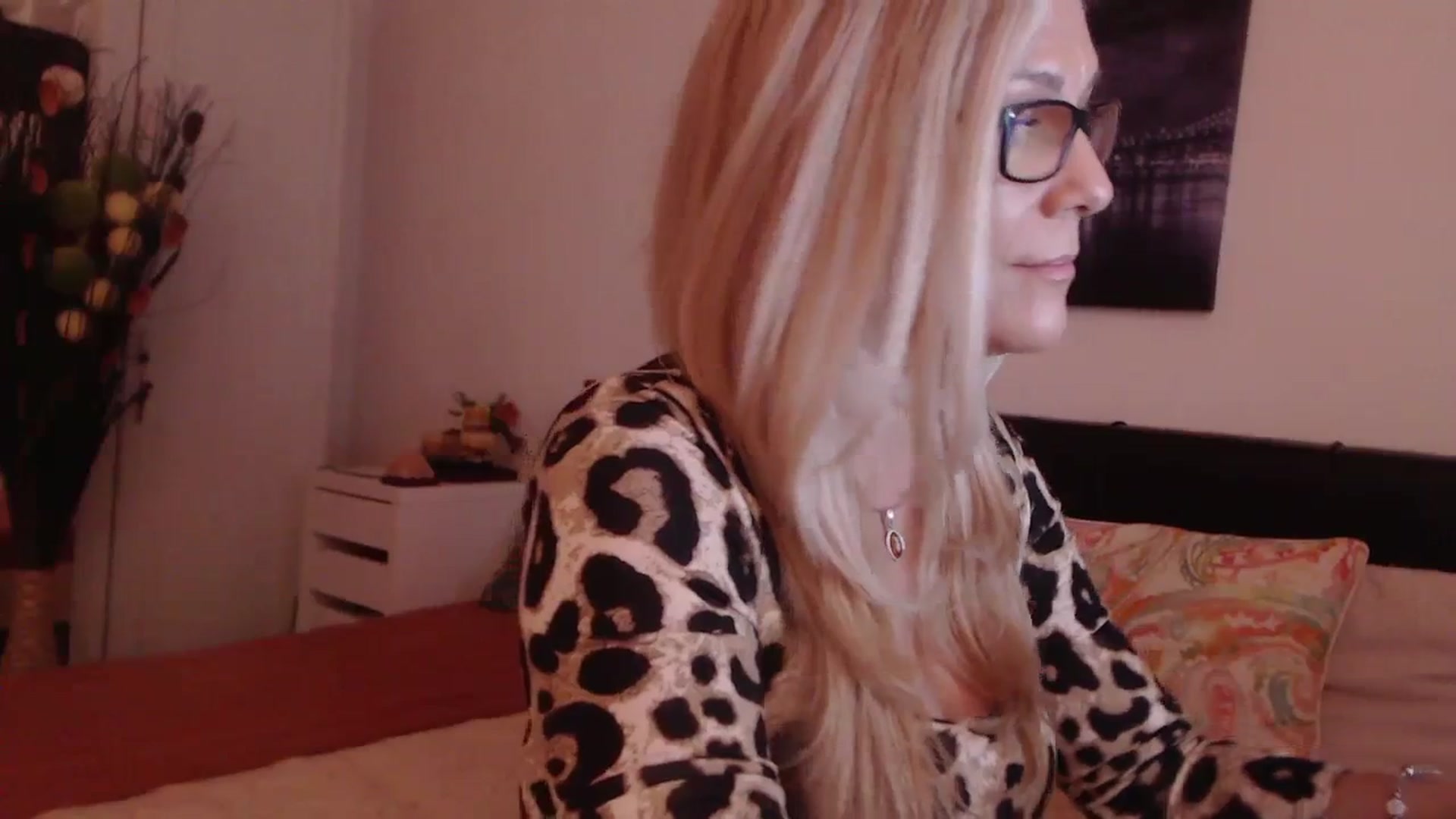 Gallery image thumbnail from Reeya71's myfreecams stream on, 12/15/2023, 24:25 image 7 of 20