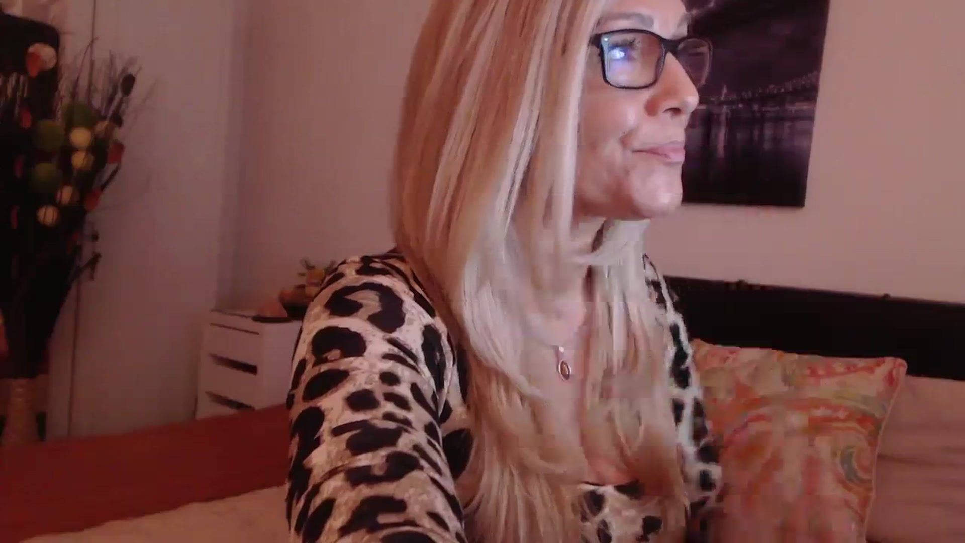 Gallery image thumbnail from Reeya71's myfreecams stream on, 12/15/2023, 24:25 image 9 of 20