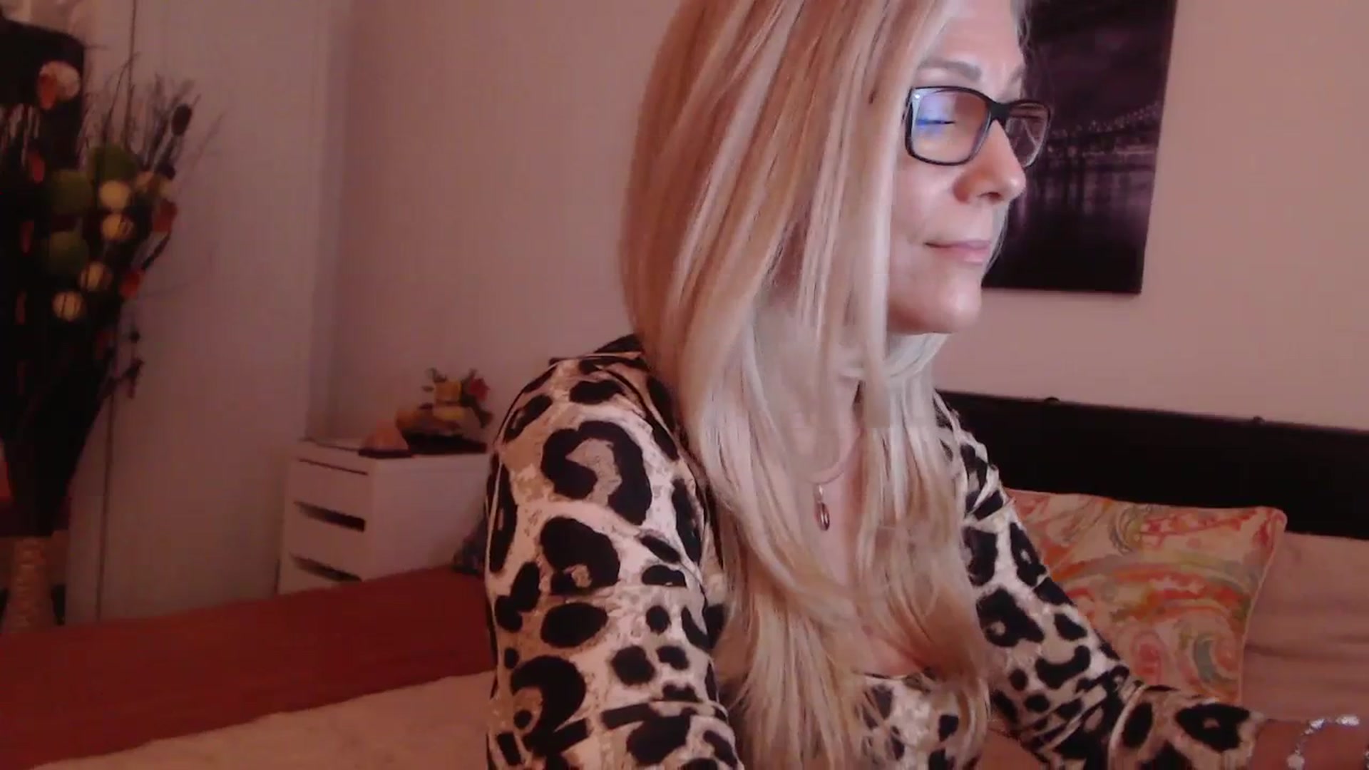 Gallery image thumbnail from Reeya71's myfreecams stream on, 12/15/2023, 24:25 image 12 of 20