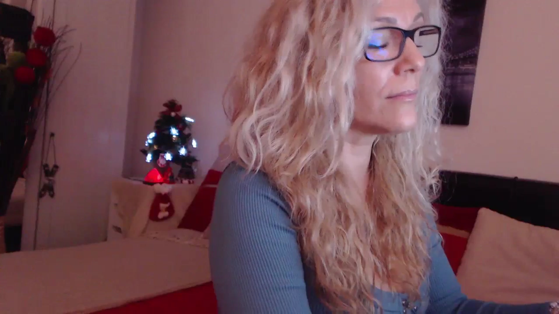 Gallery image thumbnail from Reeya71's myfreecams stream on, 12/19/2023, 03:27 image 10 of 20