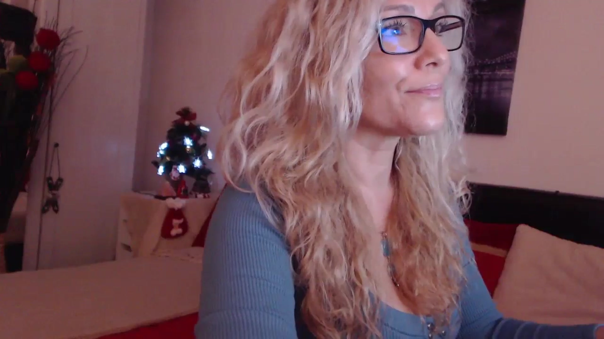 Gallery image thumbnail from Reeya71's myfreecams stream on, 12/19/2023, 03:27 image 9 of 20