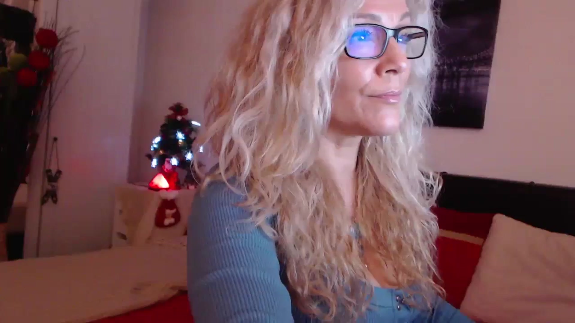 Gallery image thumbnail from Reeya71's myfreecams stream on, 12/19/2023, 03:27 image 17 of 20