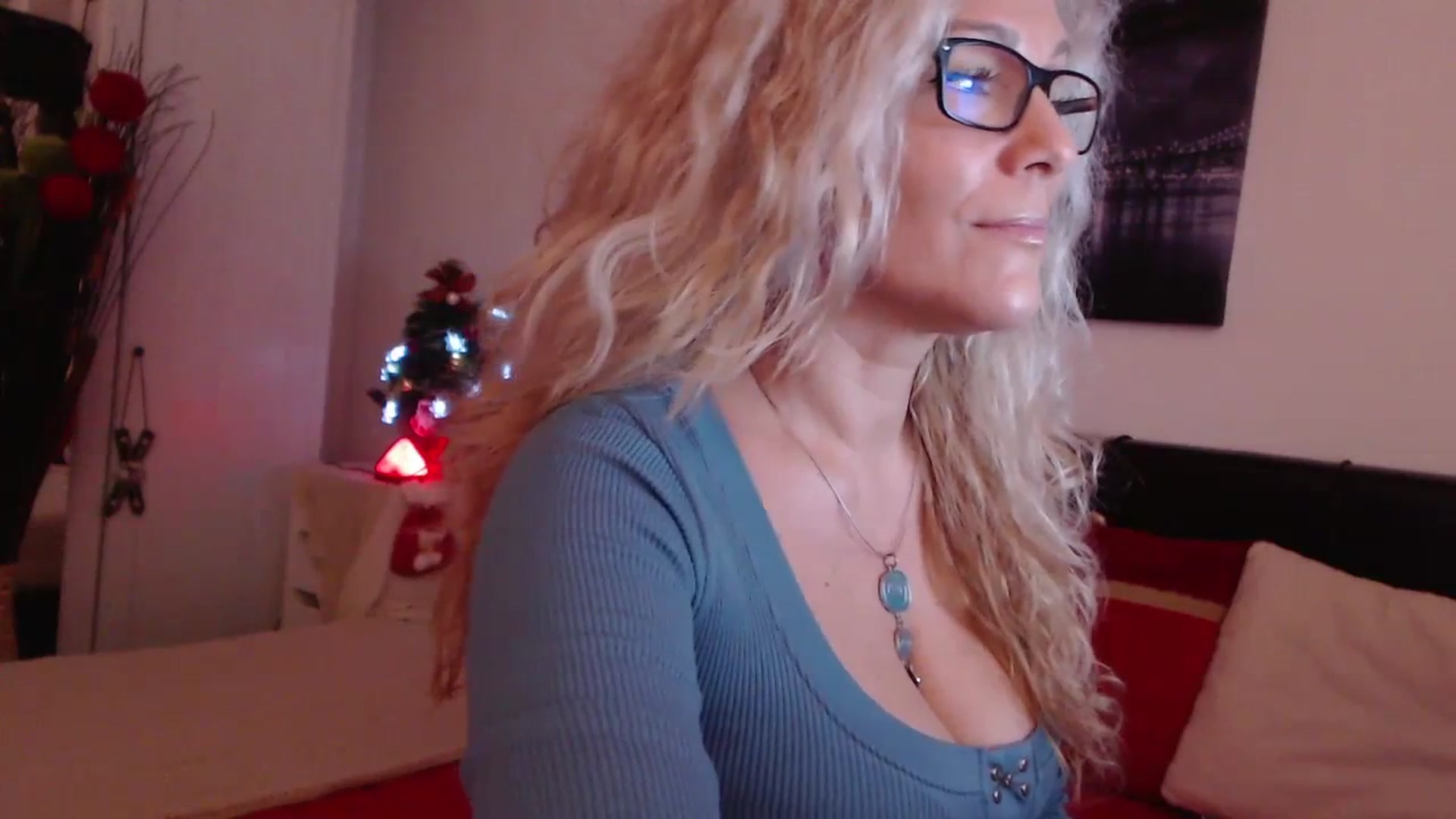 Gallery image thumbnail from Reeya71's myfreecams stream on, 12/19/2023, 03:27 image 13 of 20