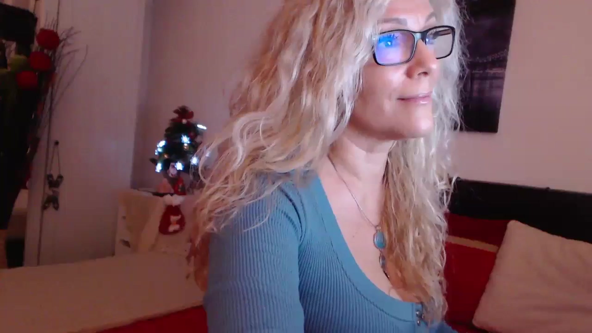 Gallery image thumbnail from Reeya71's myfreecams stream on, 12/19/2023, 03:27 image 15 of 20