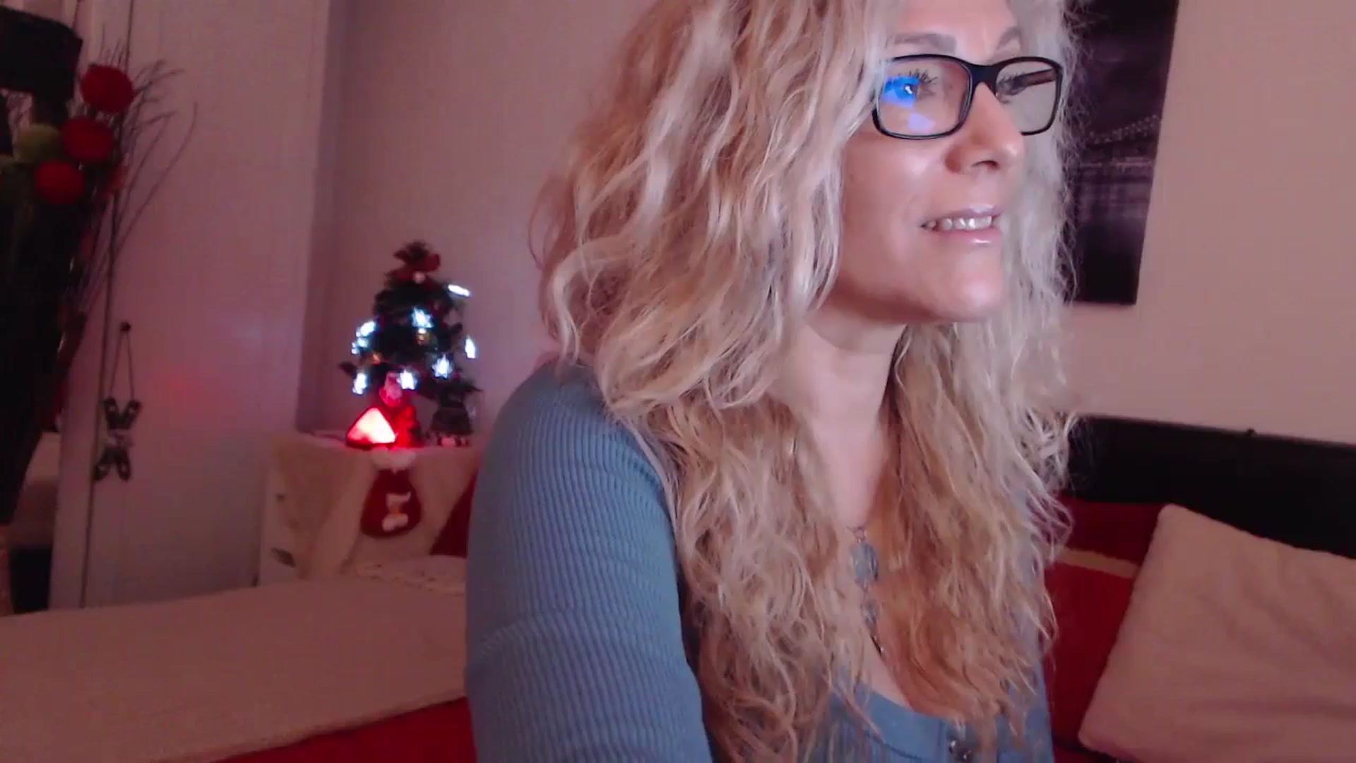 Gallery image thumbnail from Reeya71's myfreecams stream on, 12/19/2023, 03:27 image 7 of 20