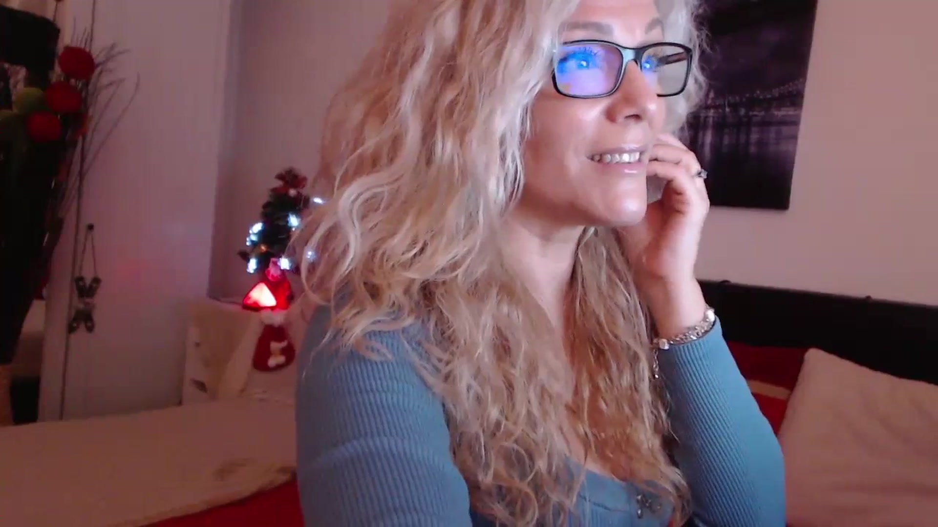 Gallery image thumbnail from Reeya71's myfreecams stream on, 12/19/2023, 03:27 image 19 of 20