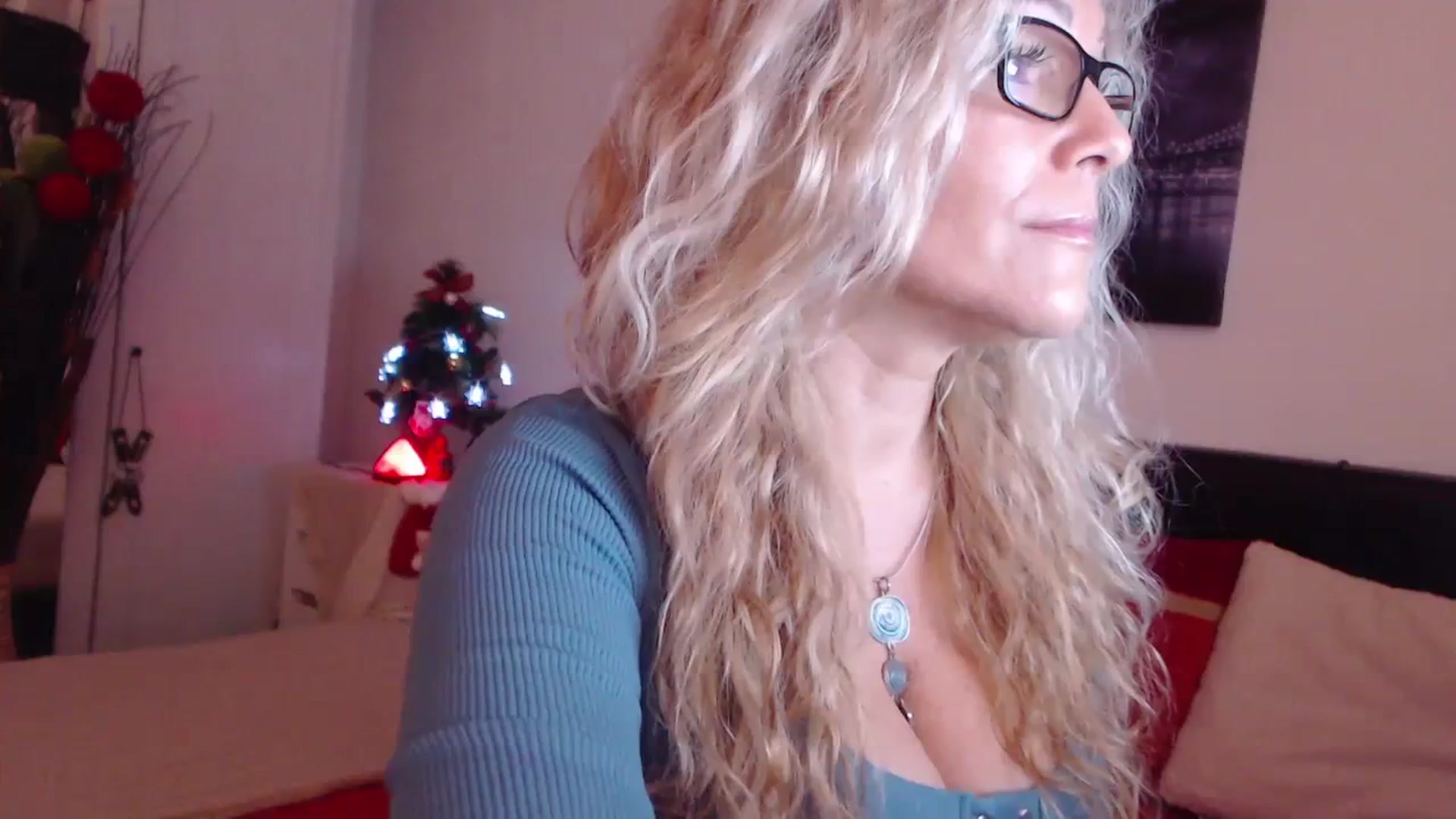 Gallery image thumbnail from Reeya71's myfreecams stream on, 12/19/2023, 03:27 image 11 of 20