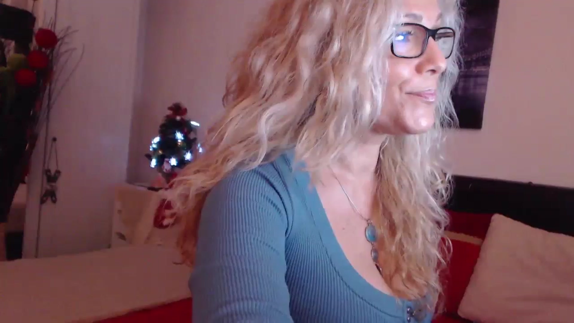 Gallery image thumbnail from Reeya71's myfreecams stream on, 12/19/2023, 03:27 image 12 of 20
