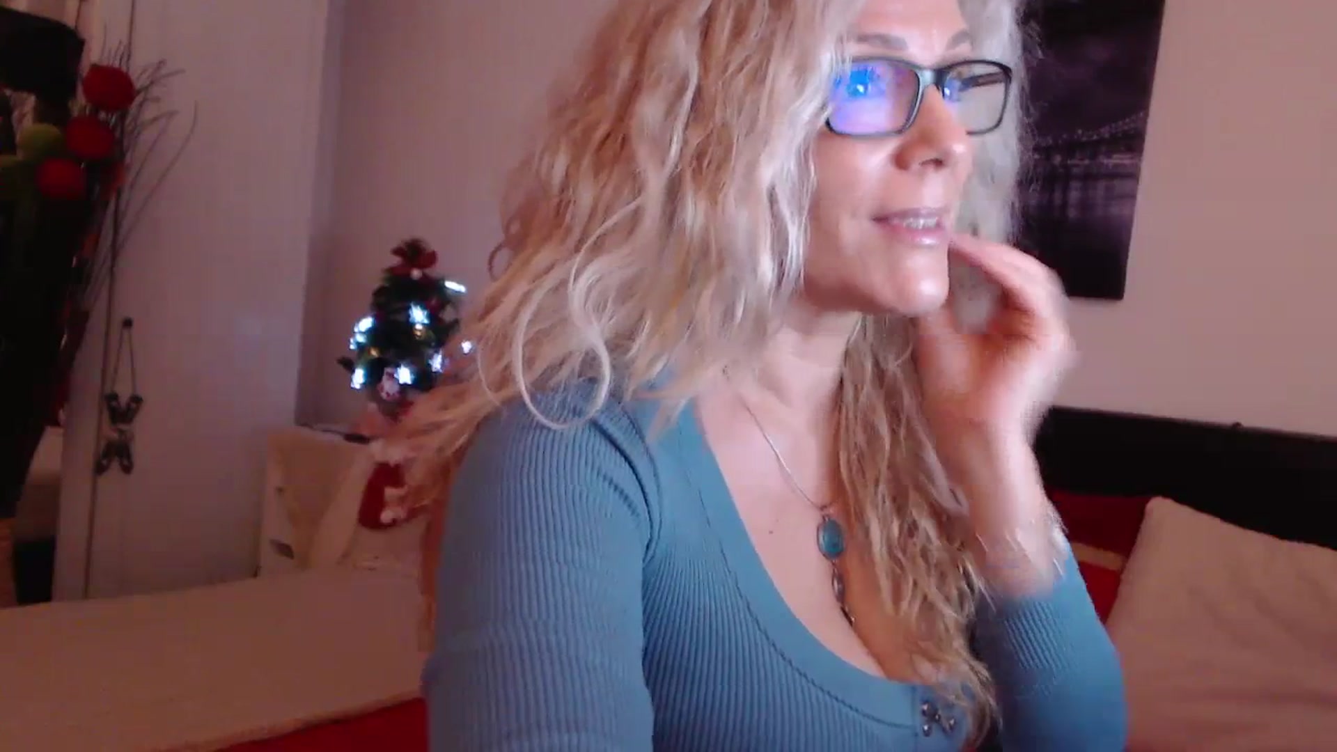 Gallery image thumbnail from Reeya71's myfreecams stream on, 12/19/2023, 03:27 image 14 of 20