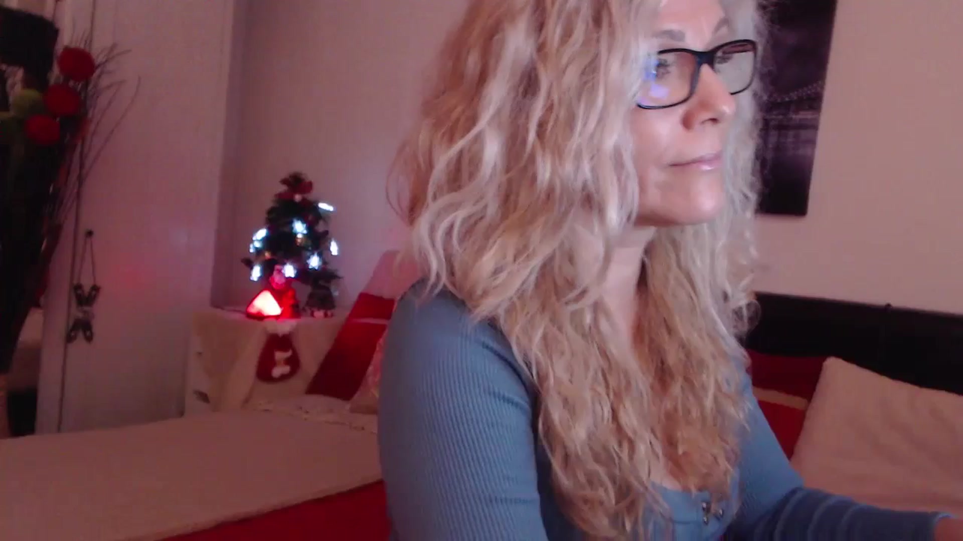 Gallery image thumbnail from Reeya71's myfreecams stream on, 12/19/2023, 03:27 image 8 of 20