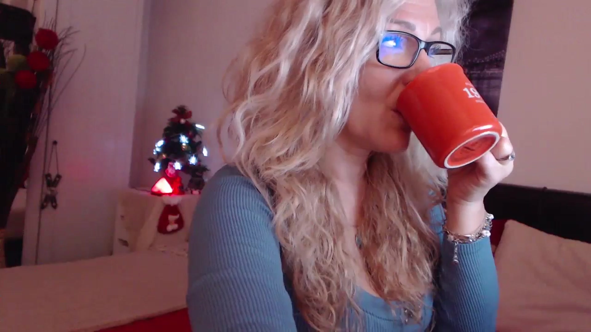 Gallery image thumbnail from Reeya71's myfreecams stream on, 12/19/2023, 03:27 image 6 of 20