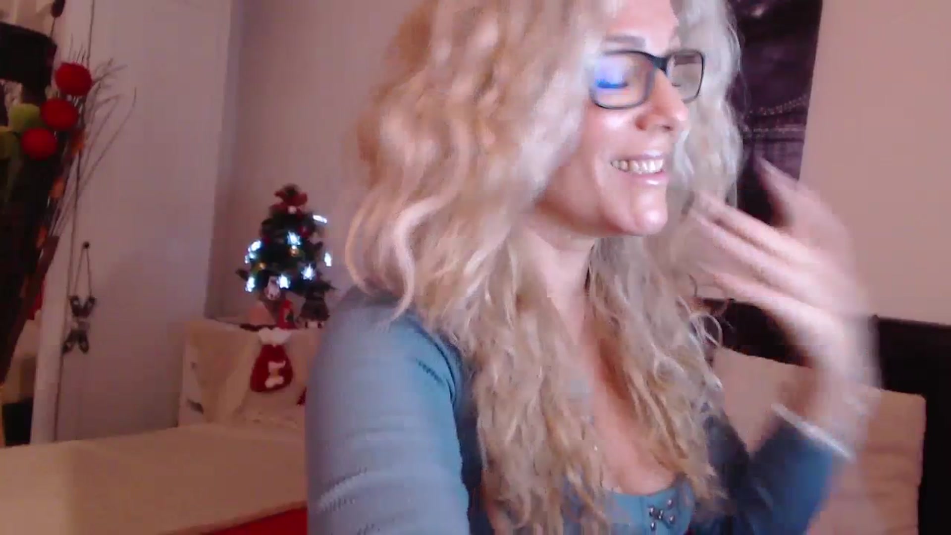 Gallery image thumbnail from Reeya71's myfreecams stream on, 12/19/2023, 06:43 image 8 of 20