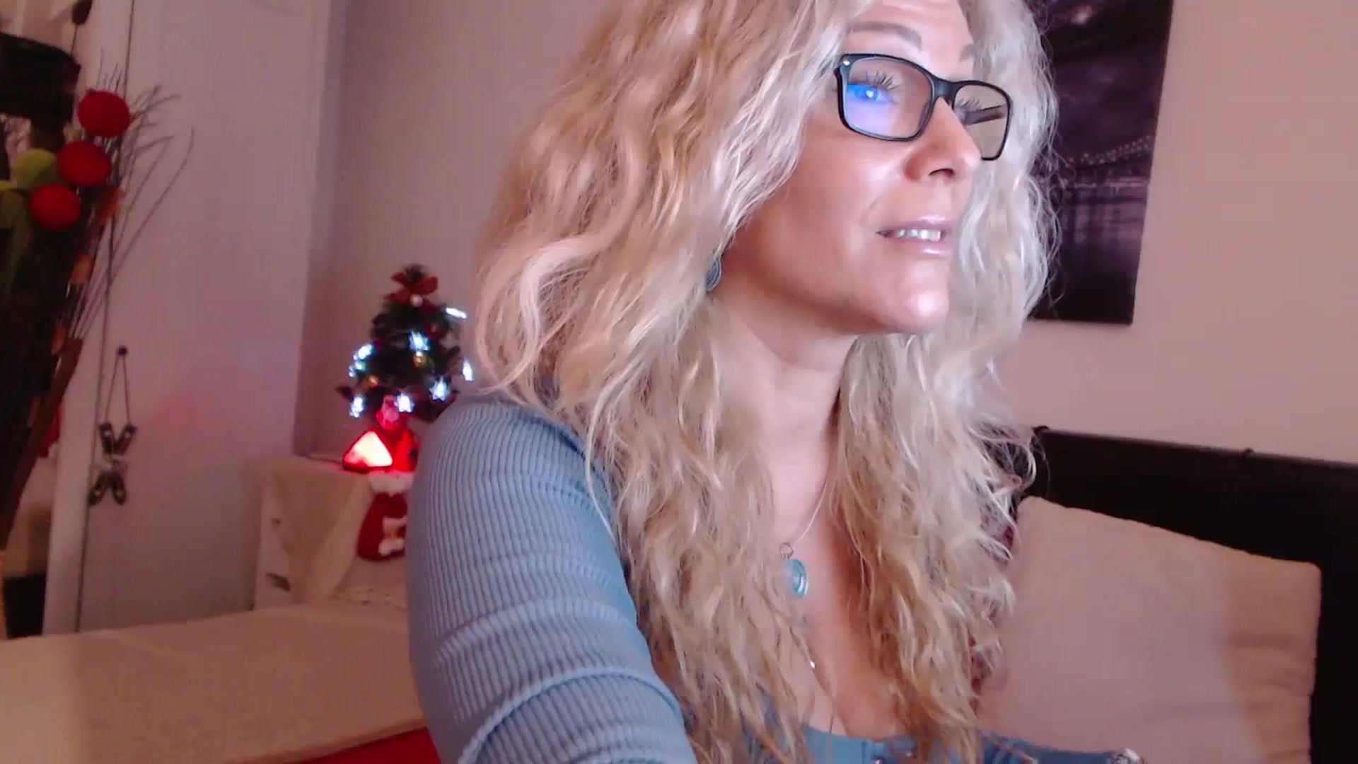Gallery image thumbnail from Reeya71's myfreecams stream on, 12/19/2023, 06:43 image 15 of 20