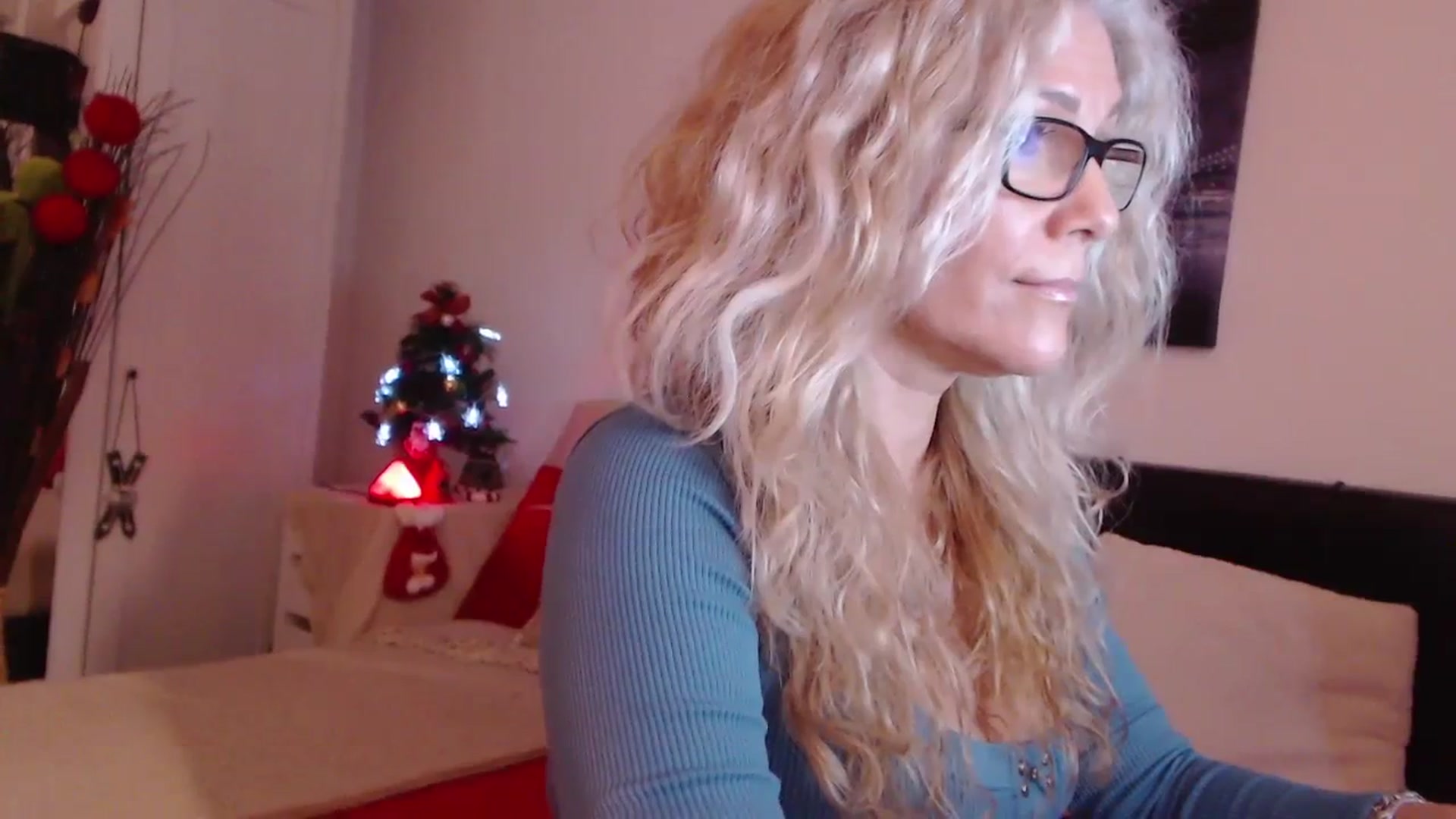 Gallery image thumbnail from Reeya71's myfreecams stream on, 12/19/2023, 06:43 image 3 of 20