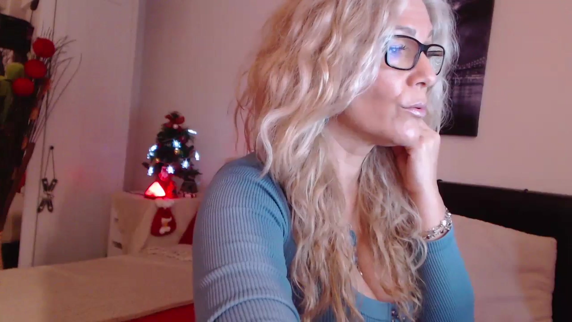 Gallery image thumbnail from Reeya71's myfreecams stream on, 12/19/2023, 06:43 image 12 of 20