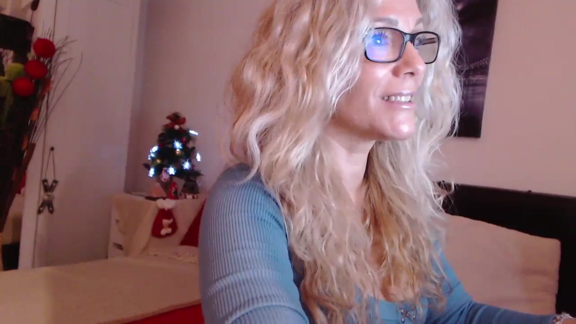 Gallery image thumbnail from Reeya71's myfreecams stream on, 12/19/2023, 06:43 image 2 of 20