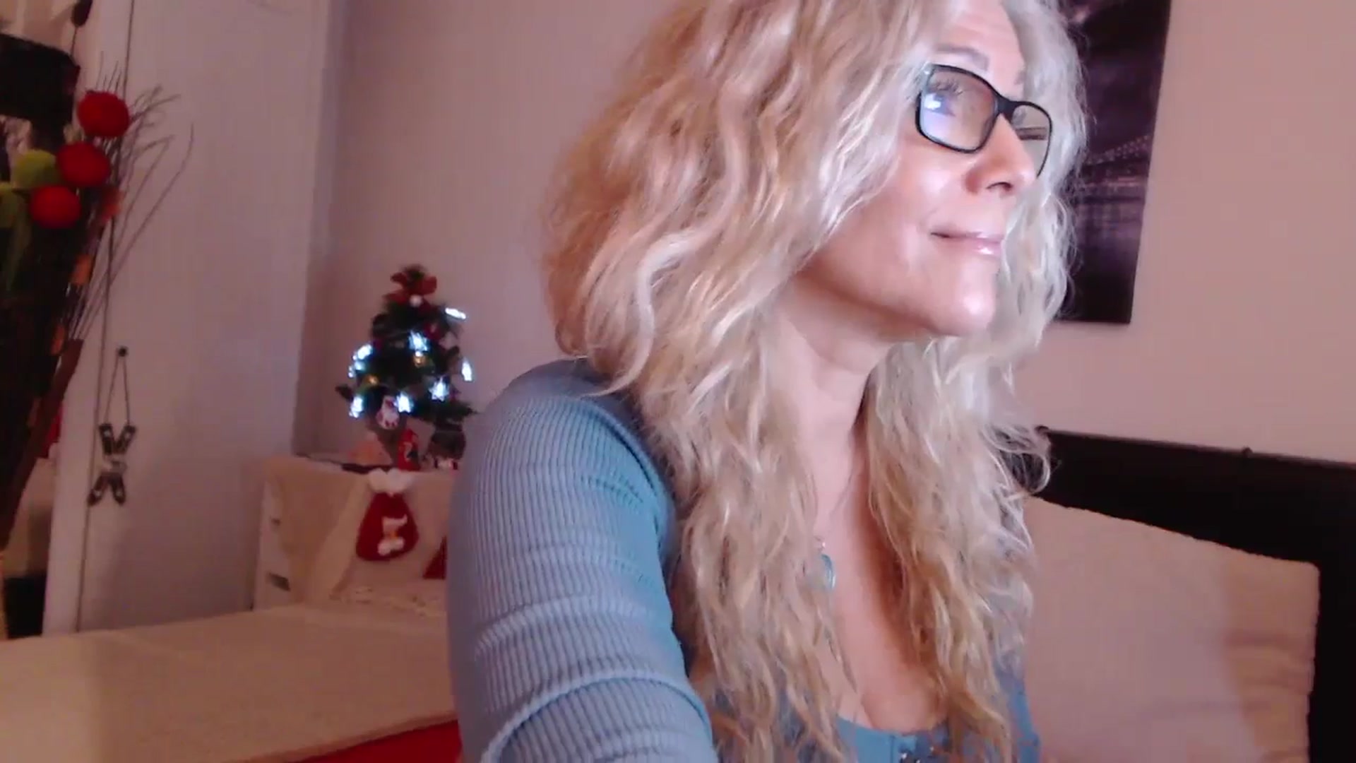 Gallery image thumbnail from Reeya71's myfreecams stream on, 12/19/2023, 06:43 image 14 of 20